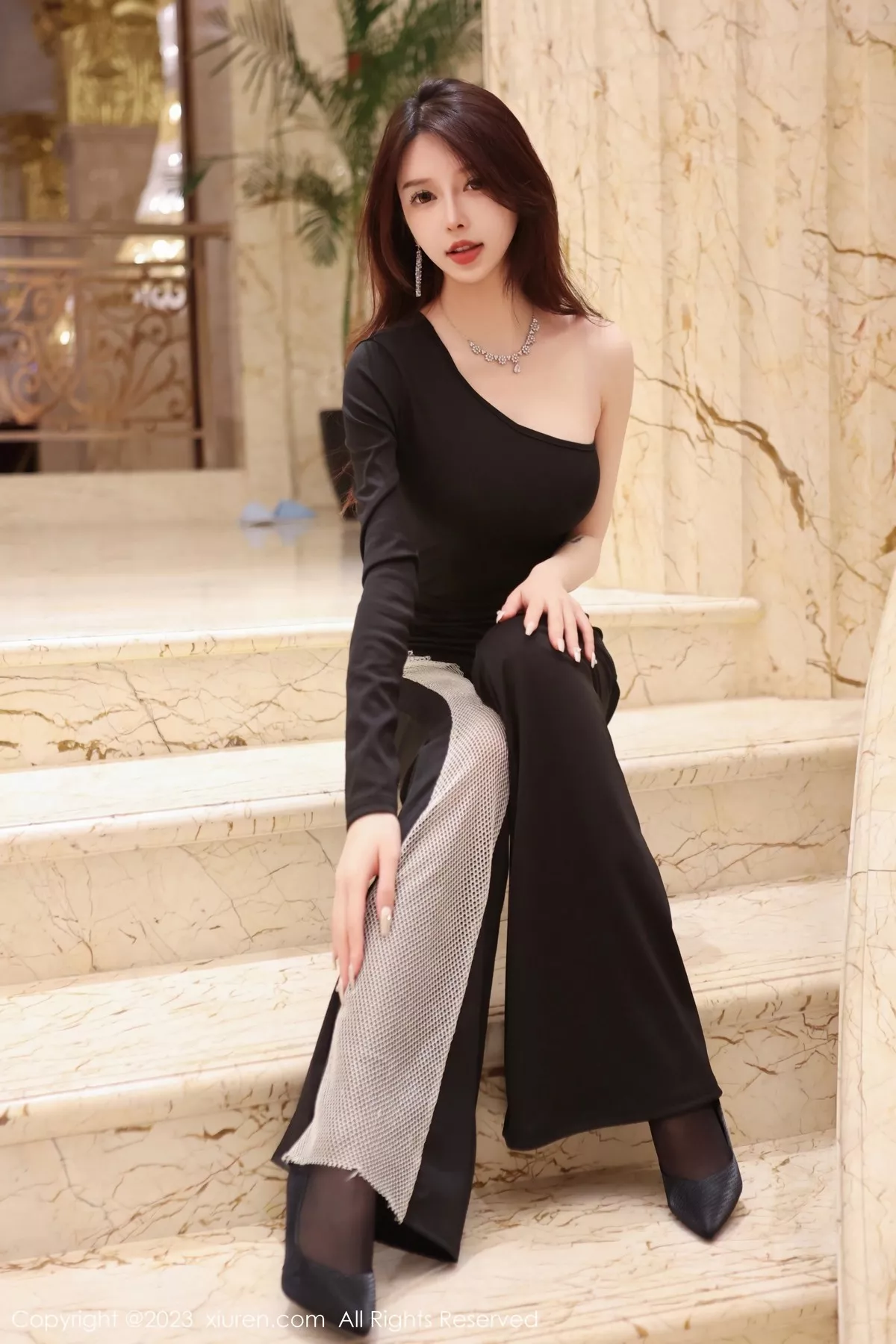 [XiuRen秀人网] 2023.03.15 No.6417 玉兔miki 休闲美腿 [95P] NO.11