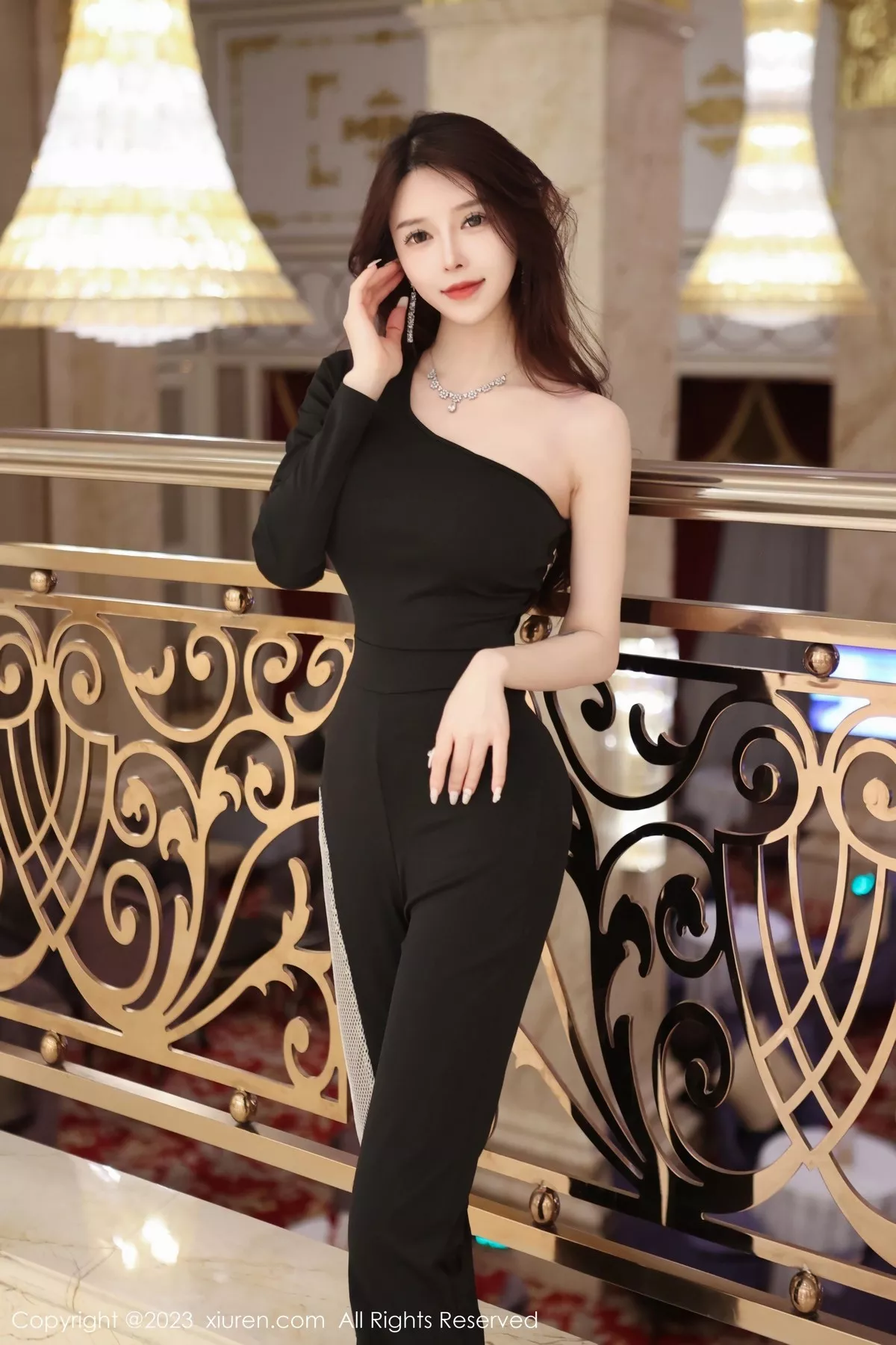 [XiuRen秀人网] 2023.03.15 No.6417 玉兔miki 休闲美腿 [95P] NO.6