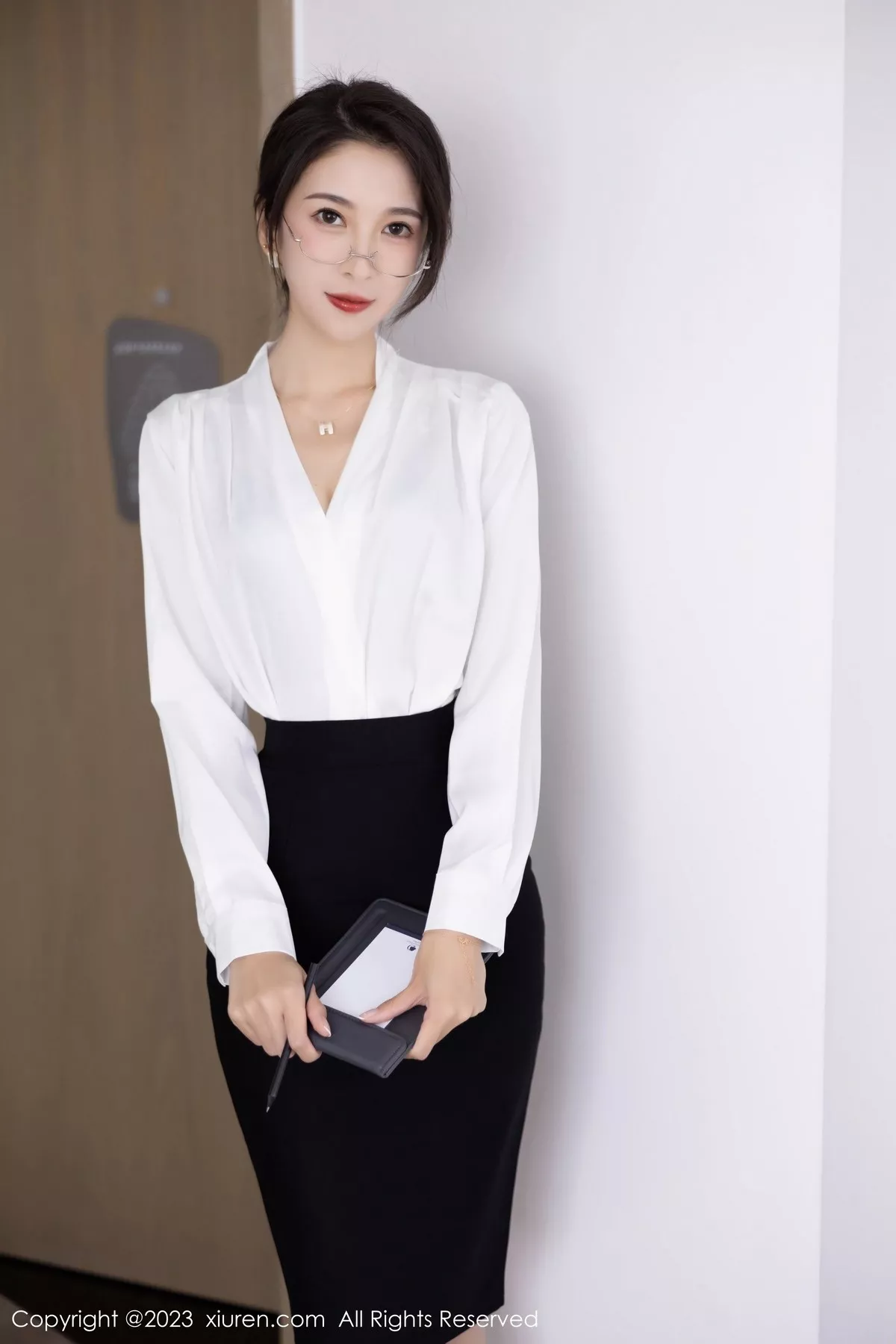 [XiuRen秀人网] 2023.03.20 No.6439 林乐一 短裙美腿 [86P] NO.1