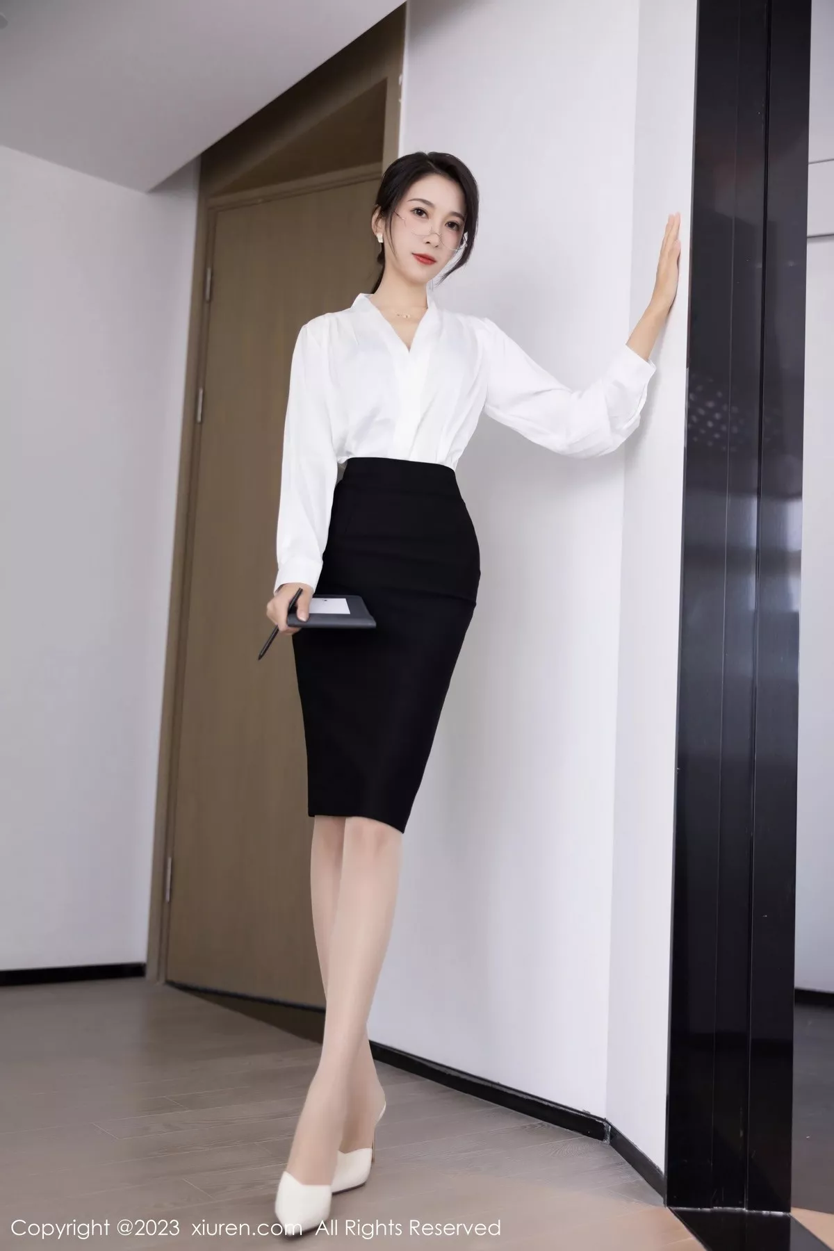 [XiuRen秀人网] 2023.03.20 No.6439 林乐一 短裙美腿 [86P] NO.6