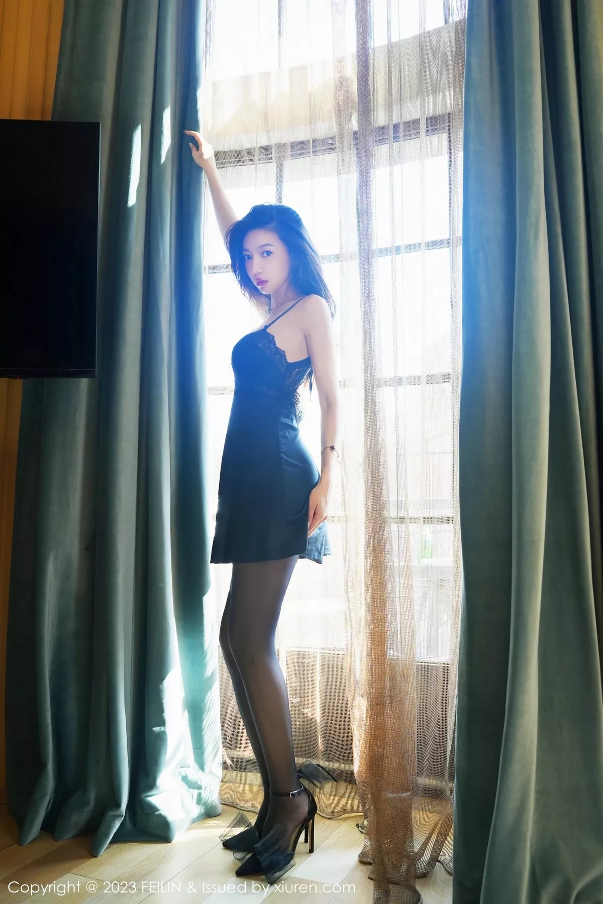 [FEILIN嗲囡囡] 2023.03.28 VOL.466 冯木木LRIS 黑丝美腿 [85P] NO.3