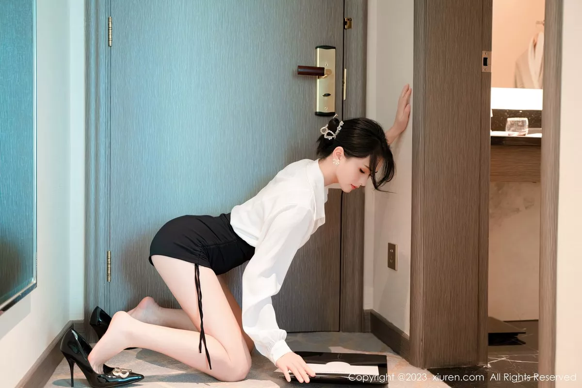 [XiuRen秀人网] 2023.04.04 No.6520 艾希儿 短裙美臀 [76P] NO.3