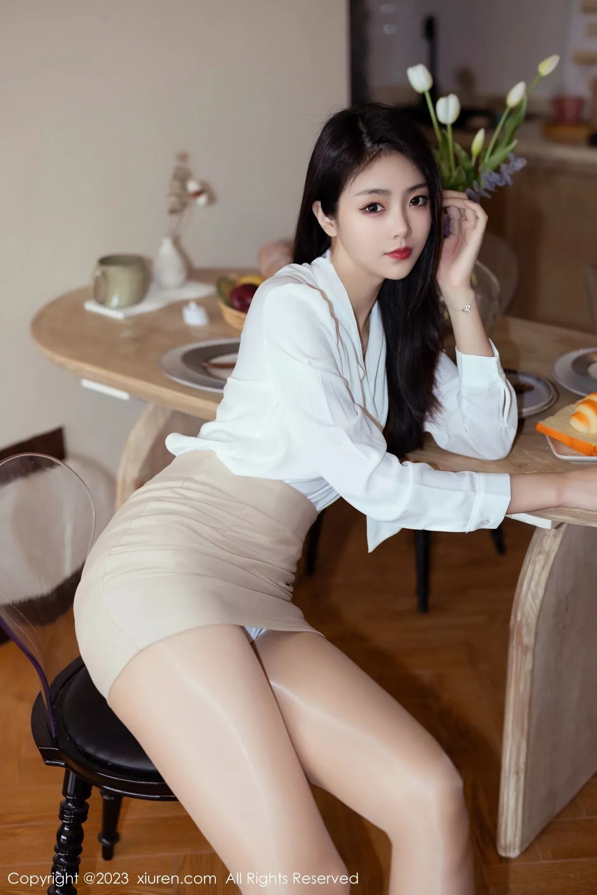 [XiuRen秀人网] 2023.03.24 No.6465 可乐Vicky 短裙美腿 [64P] NO.12