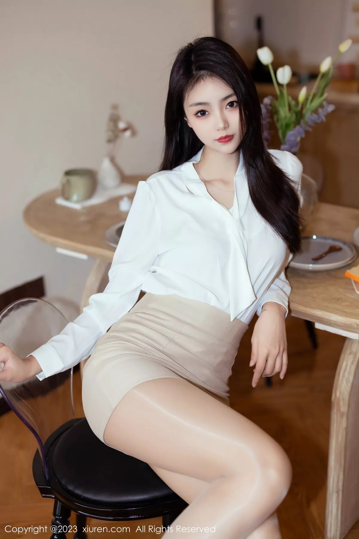 [XiuRen秀人网] 2023.03.24 No.6465 可乐Vicky 短裙美腿 [64P] NO.6