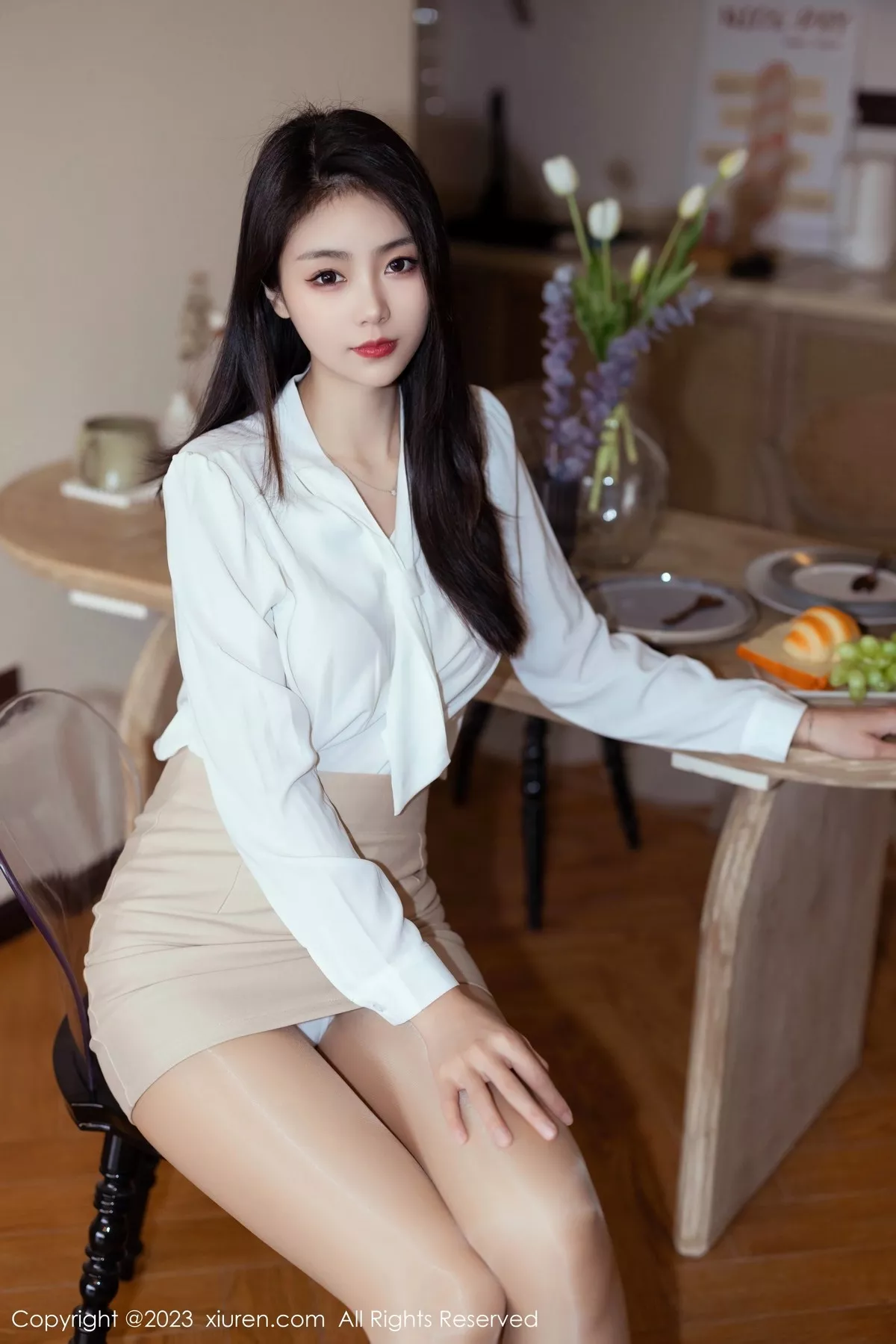 [XiuRen秀人网] 2023.03.24 No.6465 可乐Vicky 短裙美腿 [64P] NO.8