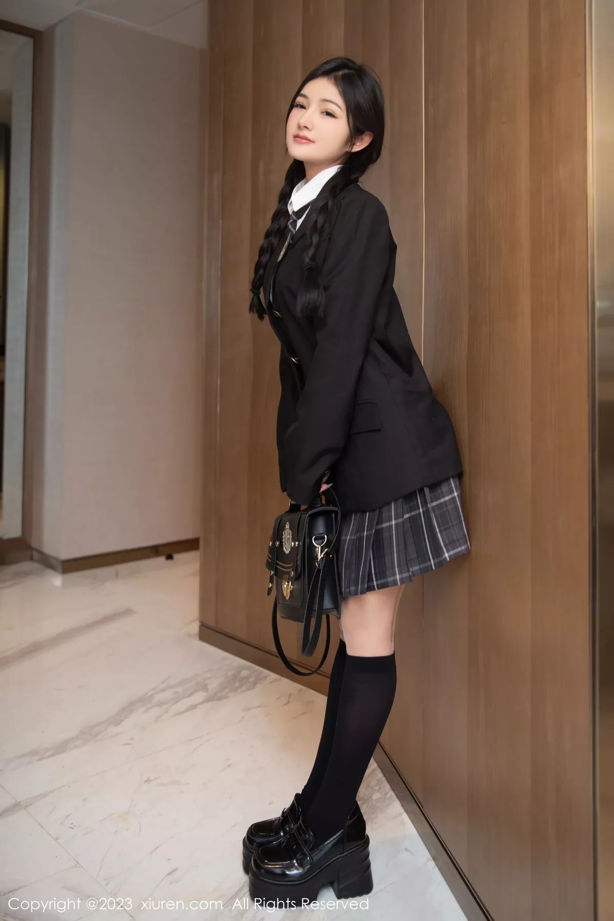 [XiuRen秀人网] 2023.04.26 No.6639 谭小灵 制服美腿 [77P] NO.6