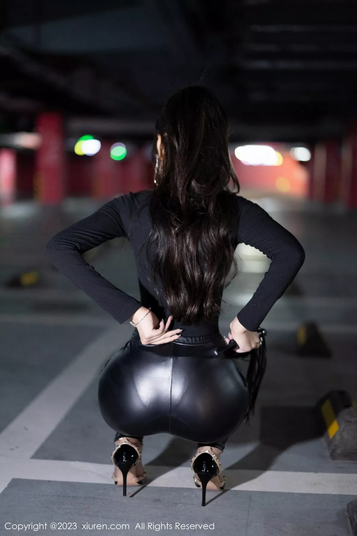 [XiuRen秀人网] 2023.04.28 No.6663 王馨瑶yanni 停车场皮裤 [85P] NO.6