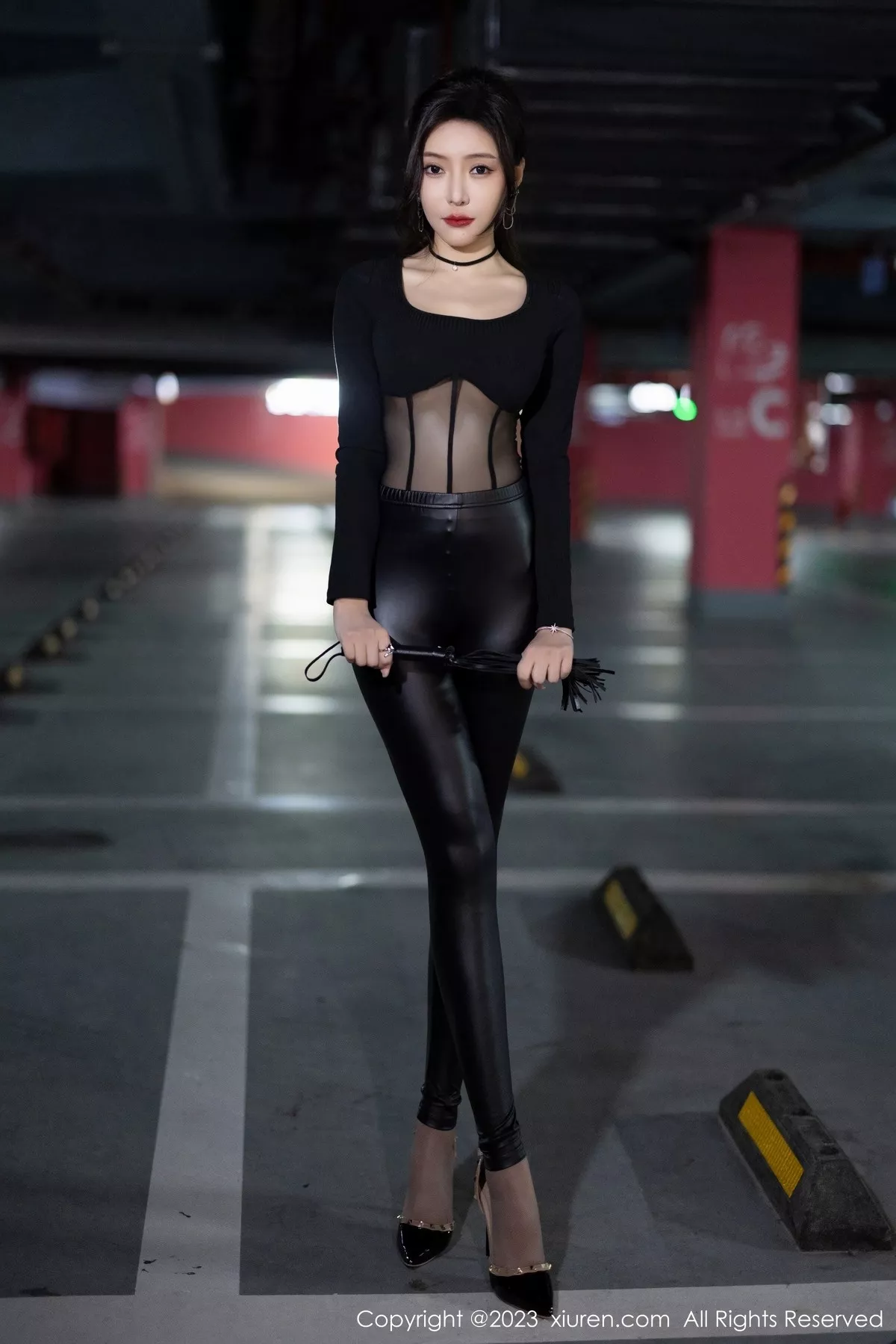 [XiuRen秀人网] 2023.04.28 No.6663 王馨瑶yanni 停车场皮裤 [85P] NO.1