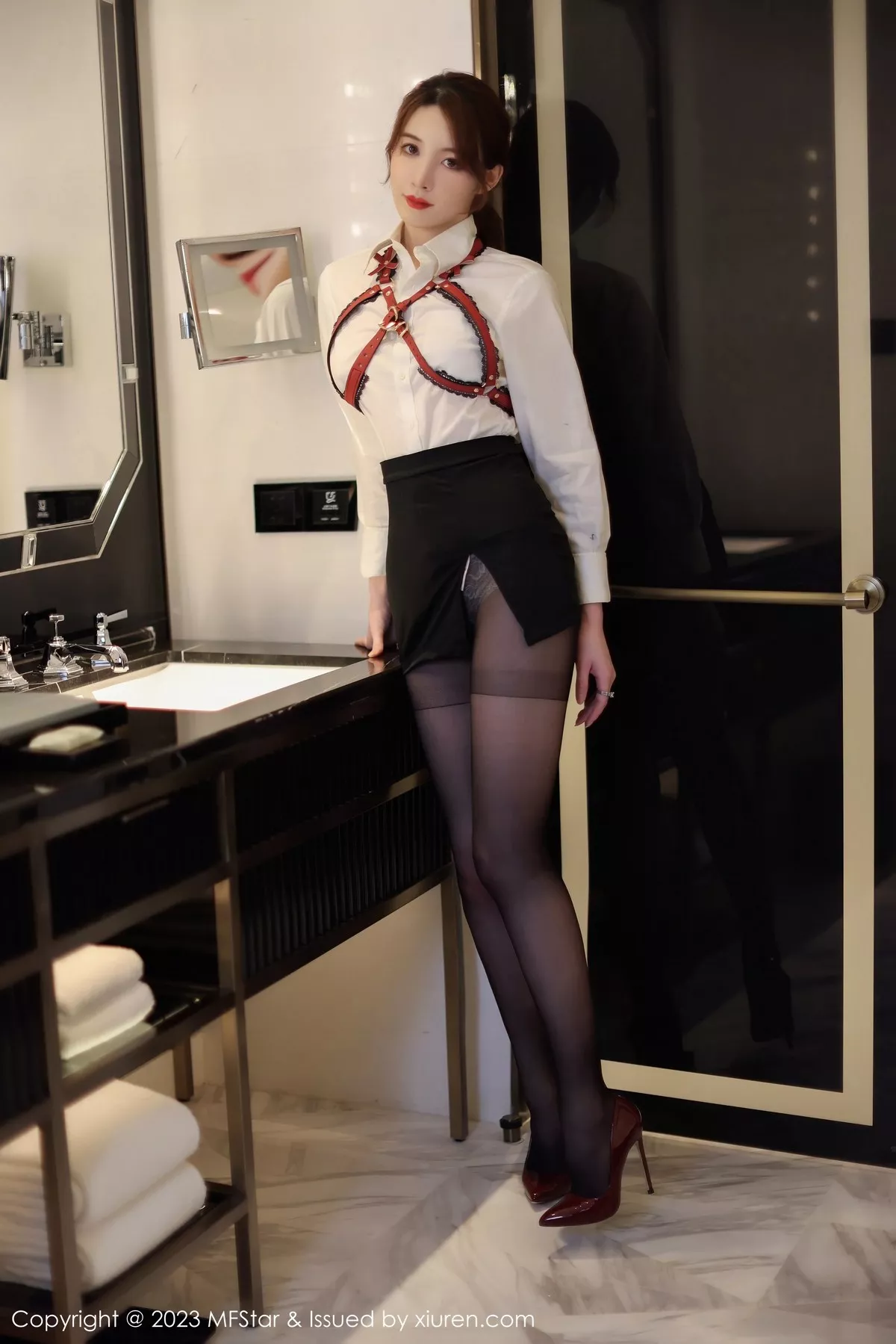 [MFStar模范学院] 2023.05.04 VOL.615 yoo优优 黑丝美臀 [50P] NO.1