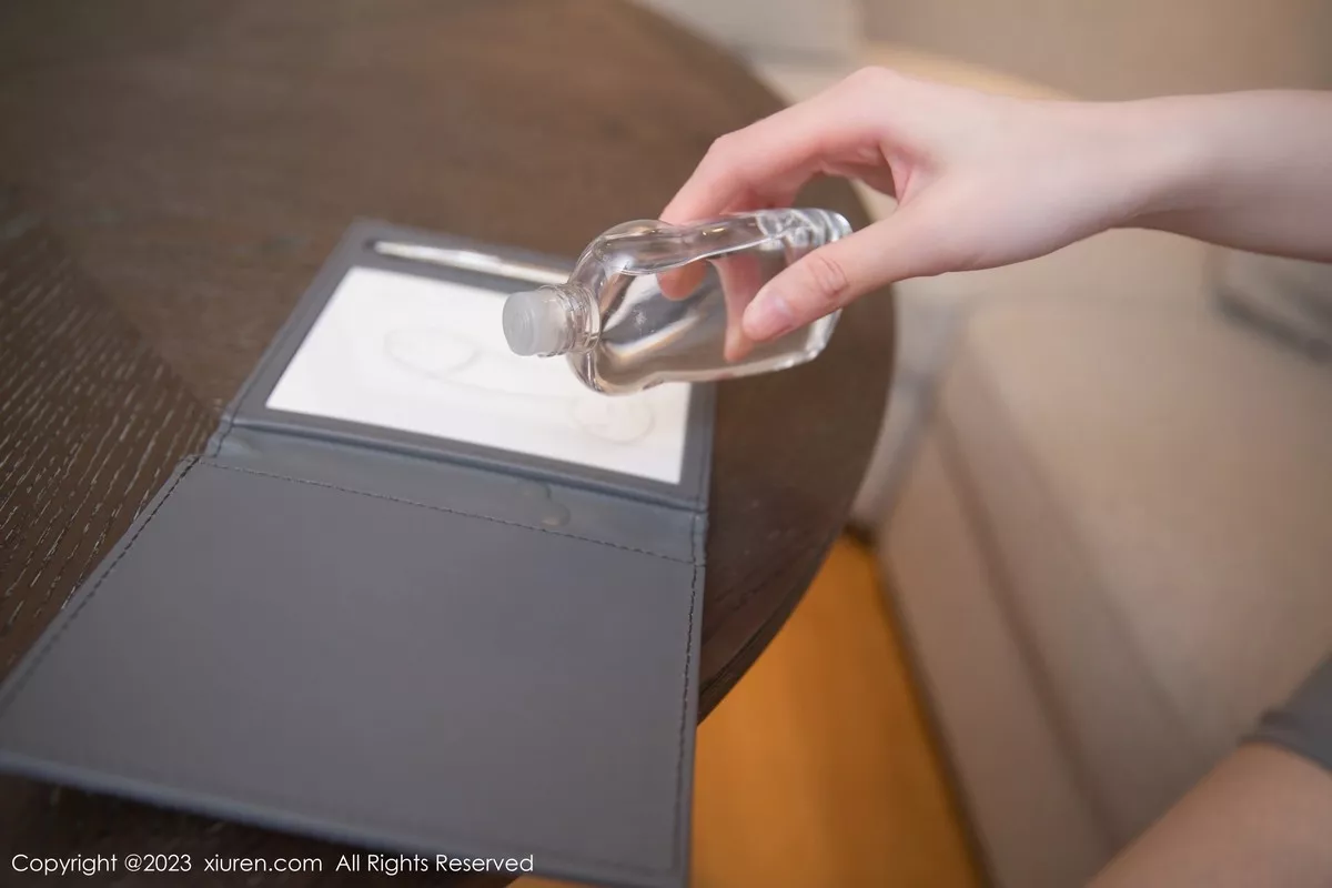 [XiuRen秀人网] 2023.05.05 No.6680 是小逗逗 丝袜美腿 [76P] NO.6