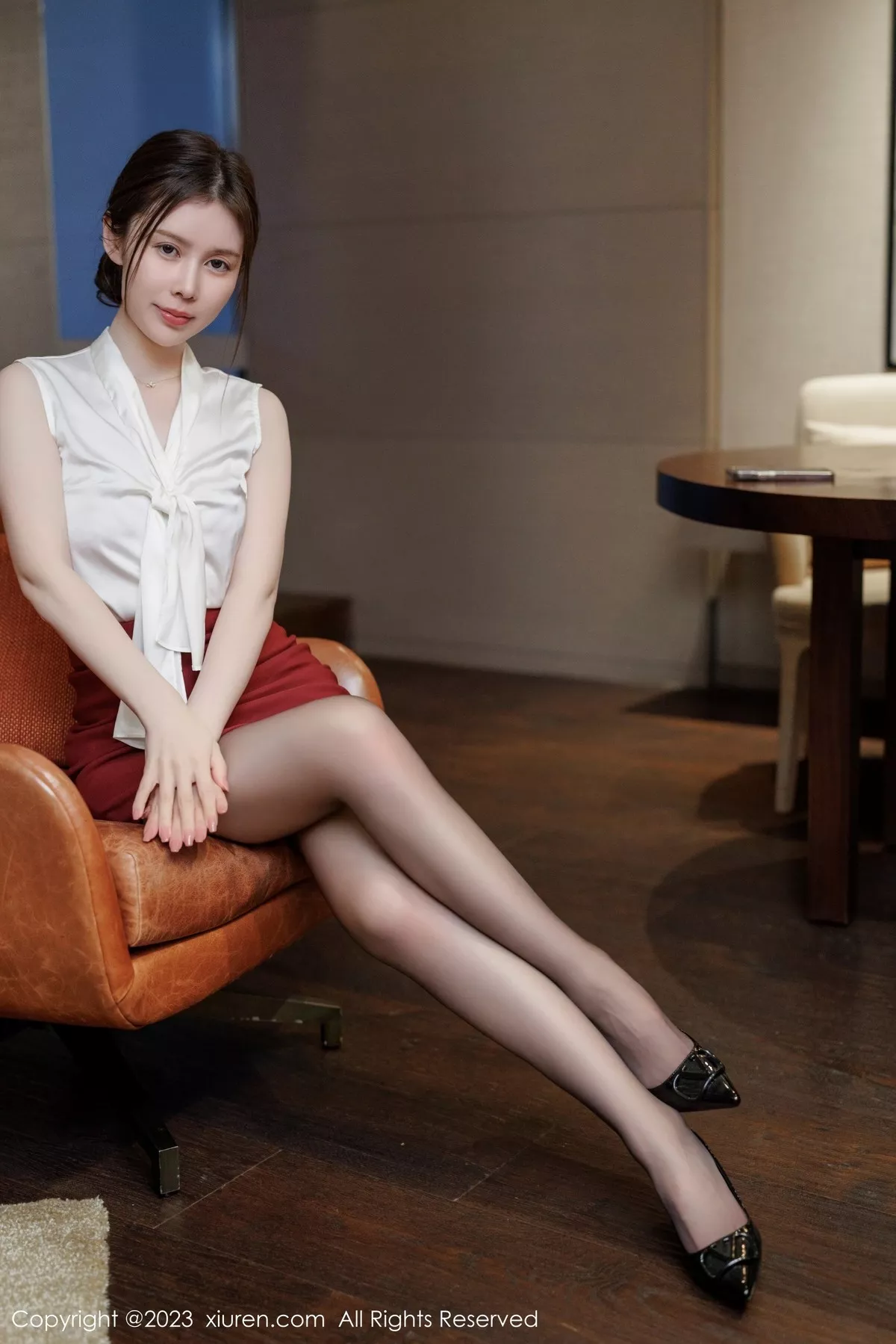 [XiuRen秀人网] 2023.05.12 No.6727 吴雪瑶 短裙美腿 [56P] NO.2