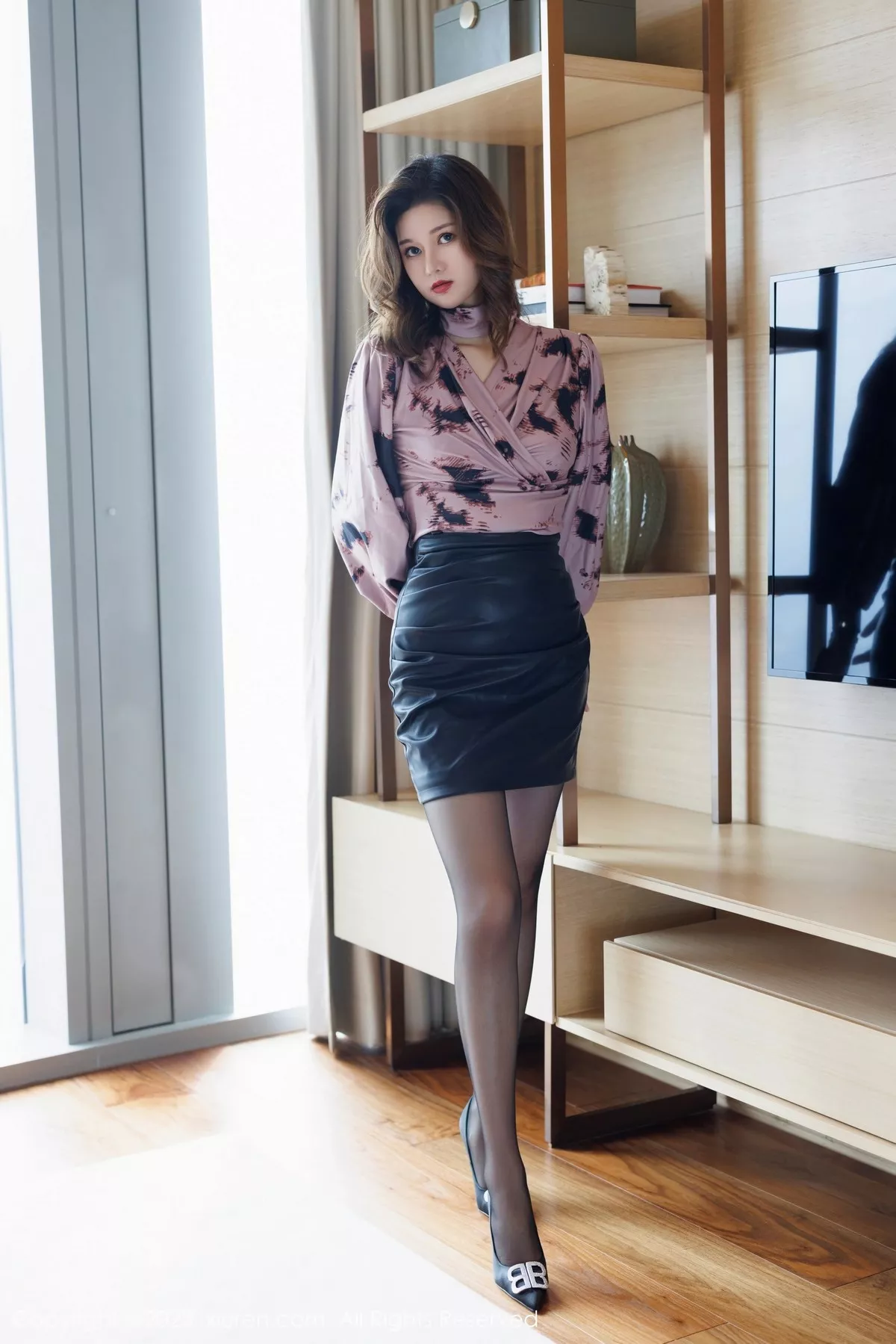 [XiuRen秀人网] 2023.05.15 No.6735 杨可可coco 黑丝短裙 [63P] NO.2