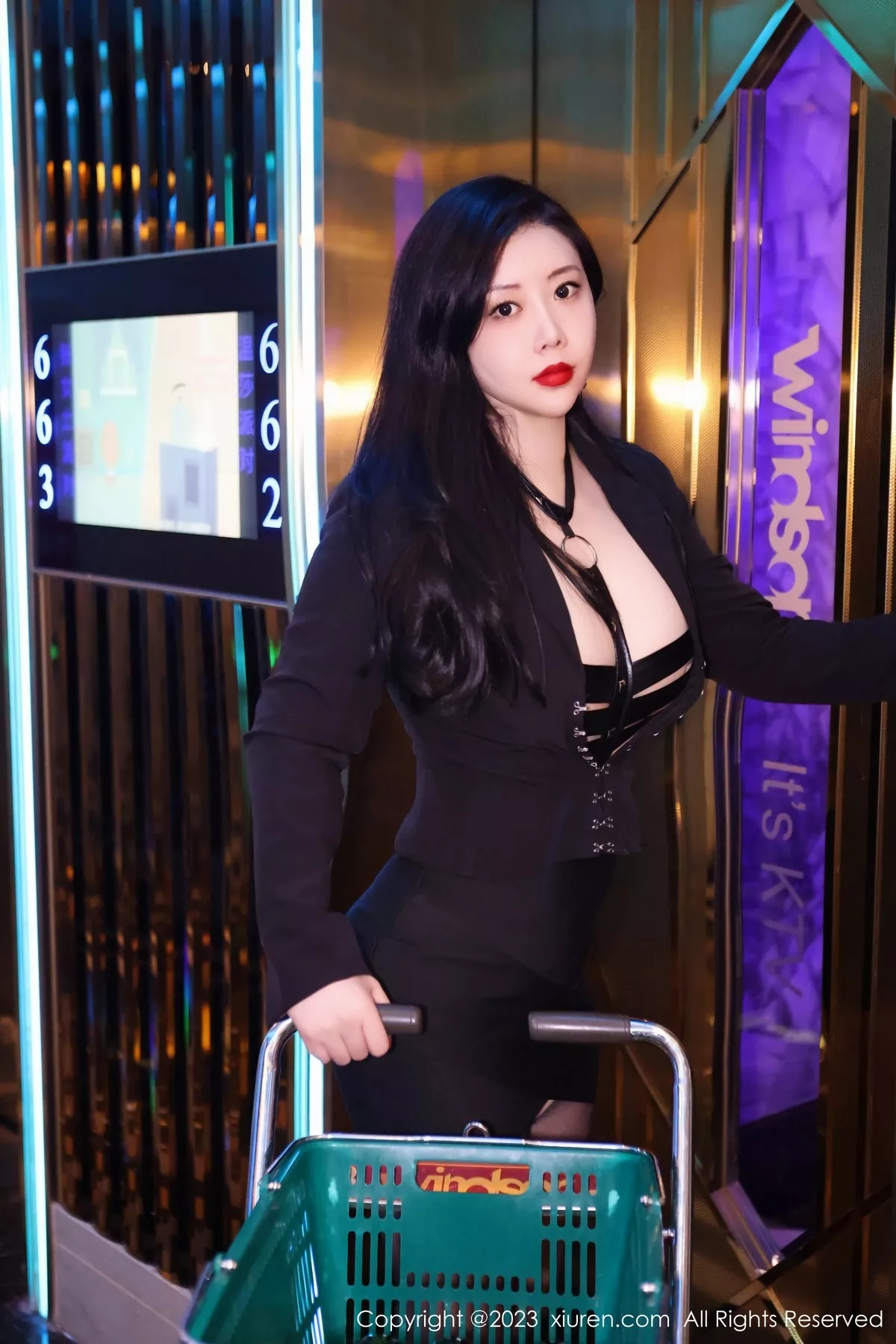 [XiuRen秀人网] 2023.05.19 No.6766 王婉悠Queen 美臀黑丝 [82P] NO.12