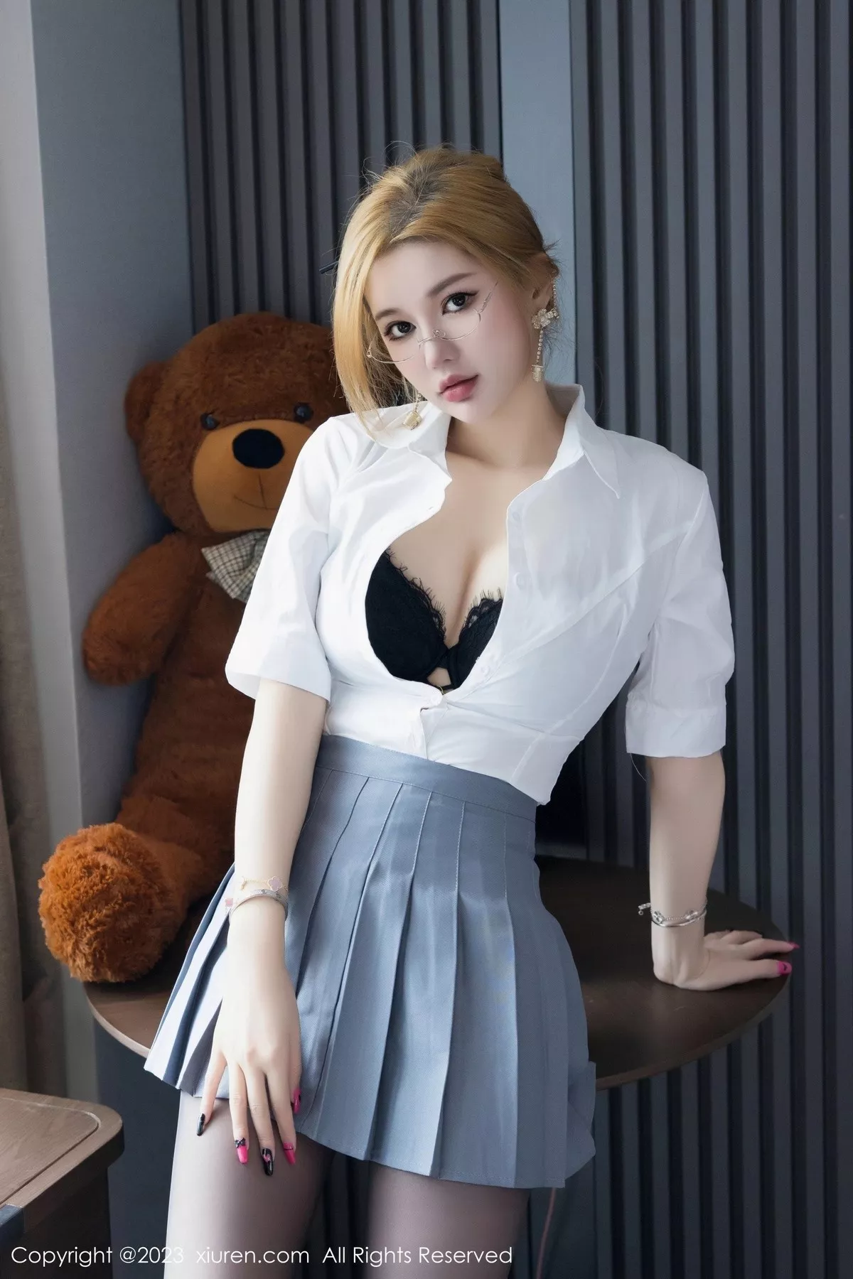 [XiuRen秀人网] 2023.06.01 No.6836 杨可可coco 丝袜短裙 [91P] NO.1