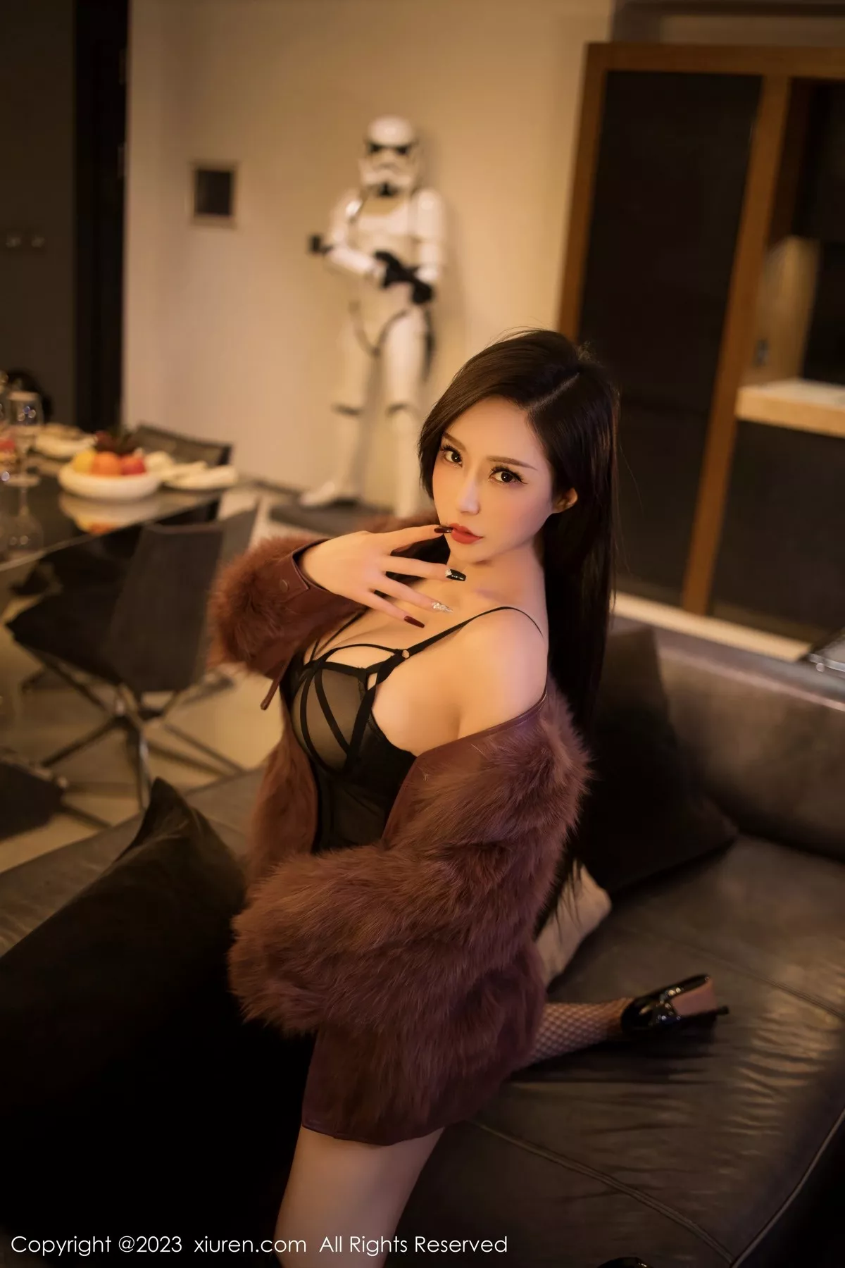 [XiuRen秀人网] 2023.06.14 No.6908 大琪琪Emily 黑丝美腿 [82P] NO.6