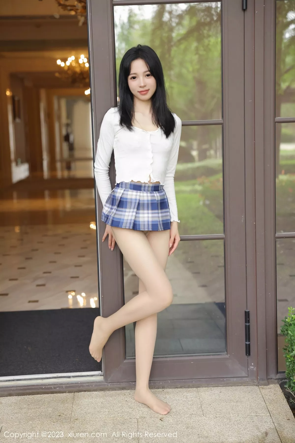 [XiuRen秀人网] 2023.06.19 No.6942 糖豆sisi 格子裙美腿 [59P] NO.4