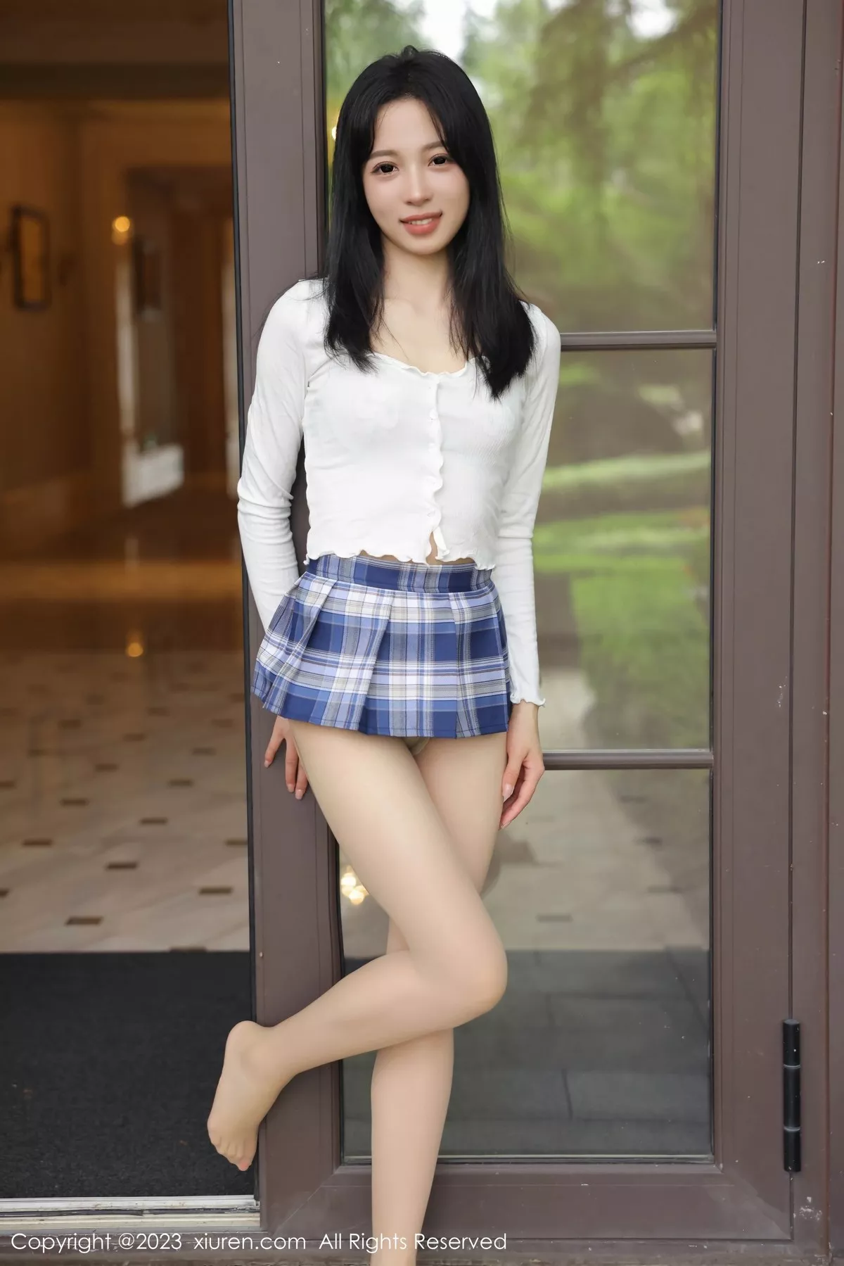 [XiuRen秀人网] 2023.06.19 No.6942 糖豆sisi 格子裙美腿 [59P] NO.5