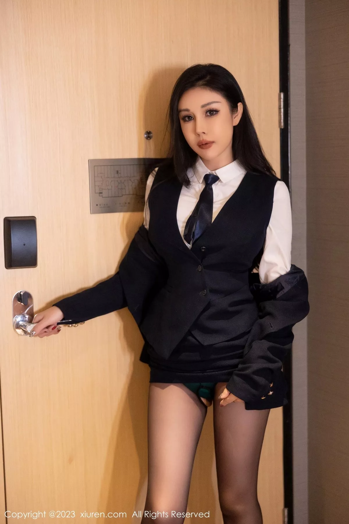 [XiuRen秀人网] 2023.05.25 No.6797 田冰冰 黑丝美臀 [75P] NO.11