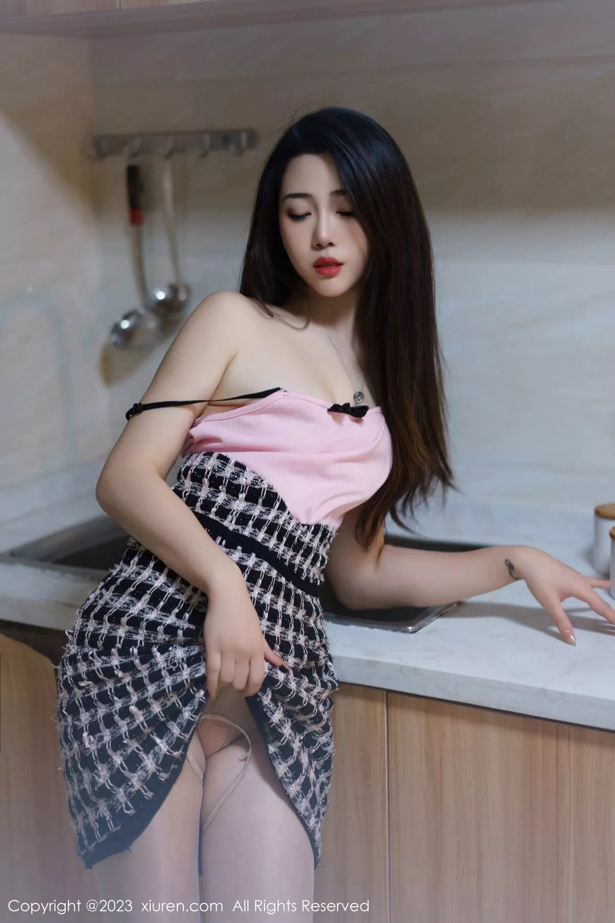 [XiuRen秀人网] 2023.05.25 No.6799 严利娅Yuliya 丰腴美臀 [67P] NO.6