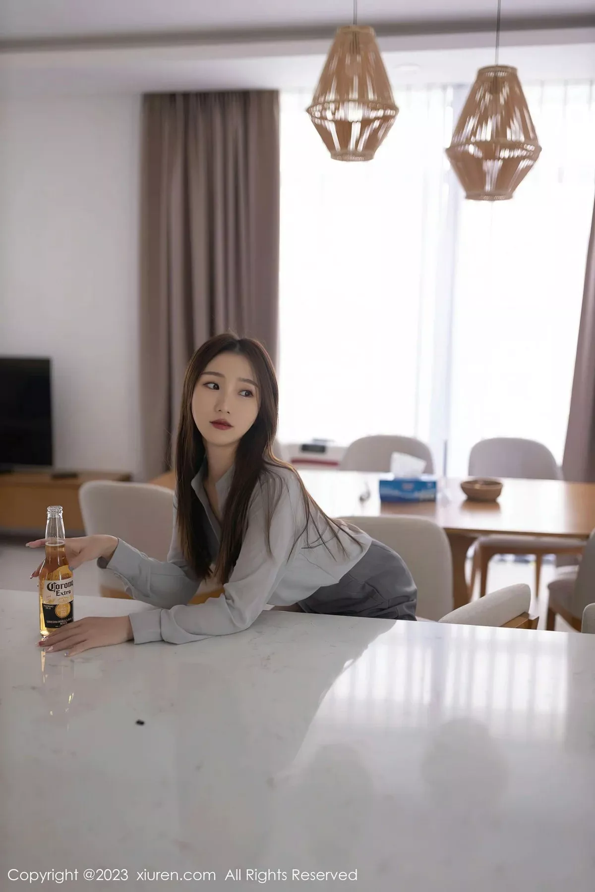 [XiuRen秀人网] 2023.06.28 No.6989 杏子Yada 短裙美腿 [80P] NO.1