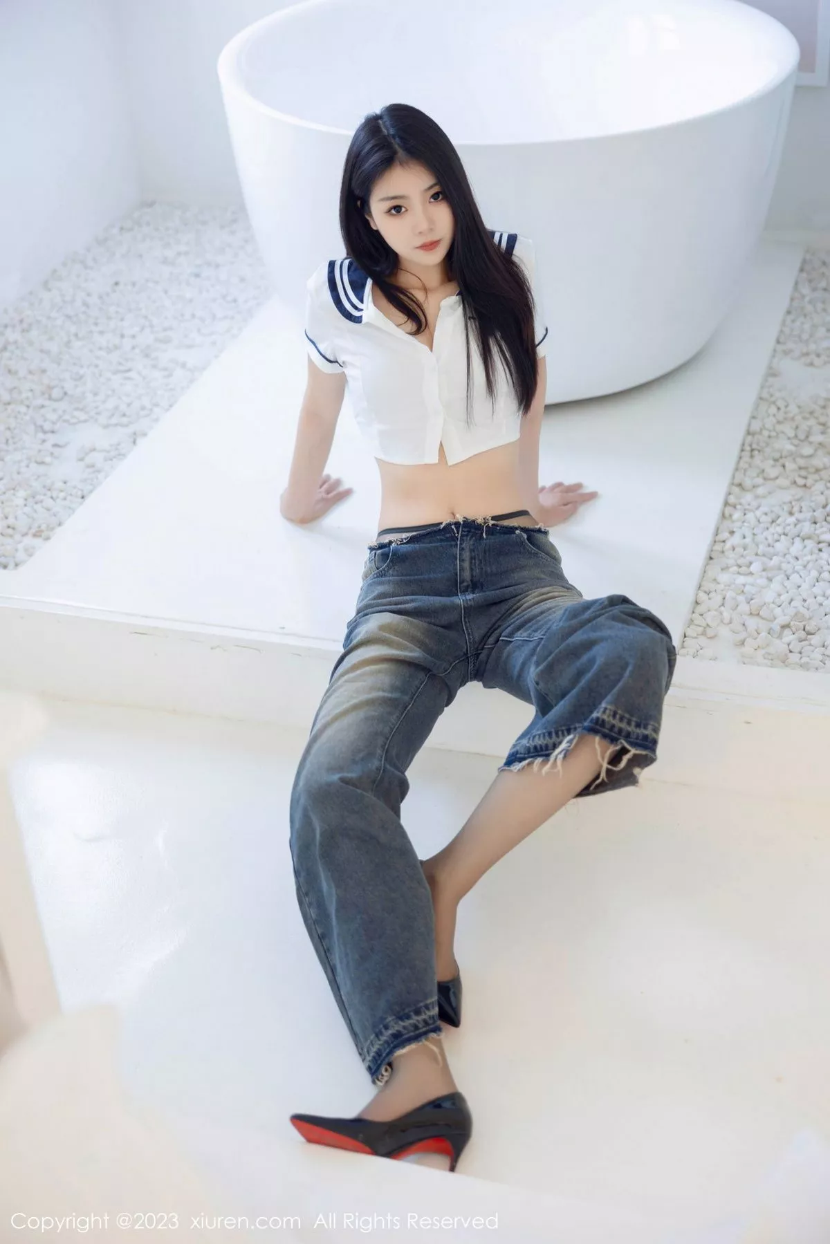 [XiuRen秀人网] 2023.07.05 No.7027 可乐Vicky 黑丝美腿 [82P] NO.6