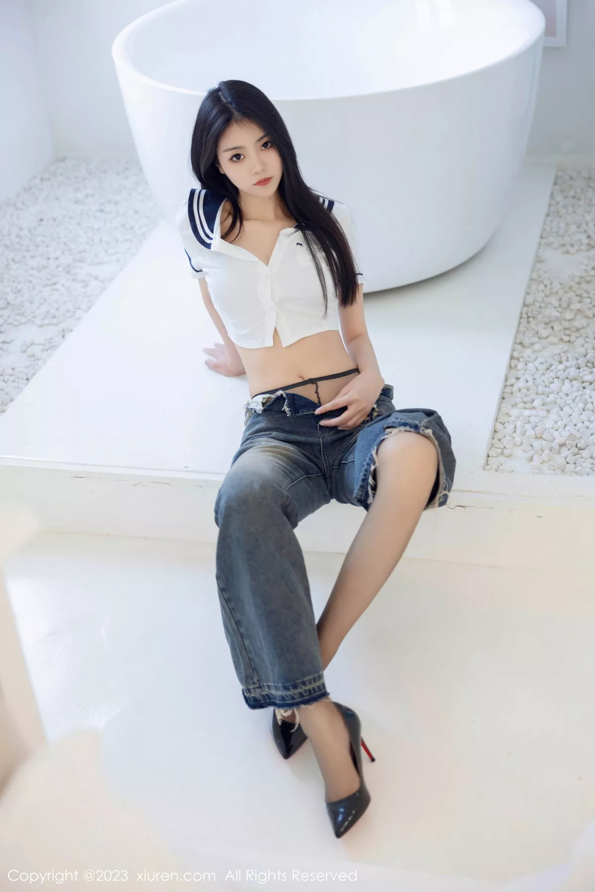 [XiuRen秀人网] 2023.07.05 No.7027 可乐Vicky 黑丝美腿 [82P] NO.7