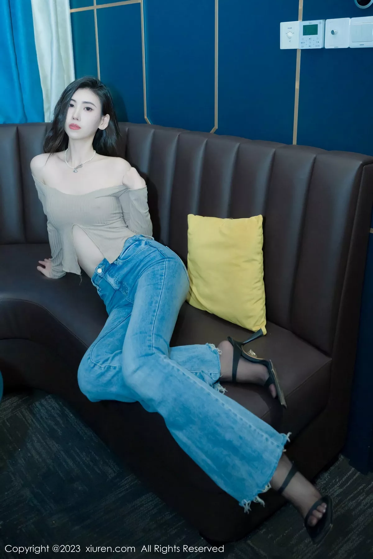 [XiuRen秀人网] 2023.07.07 No.7041 章芃芃 简约牛仔裤 [55P] NO.10