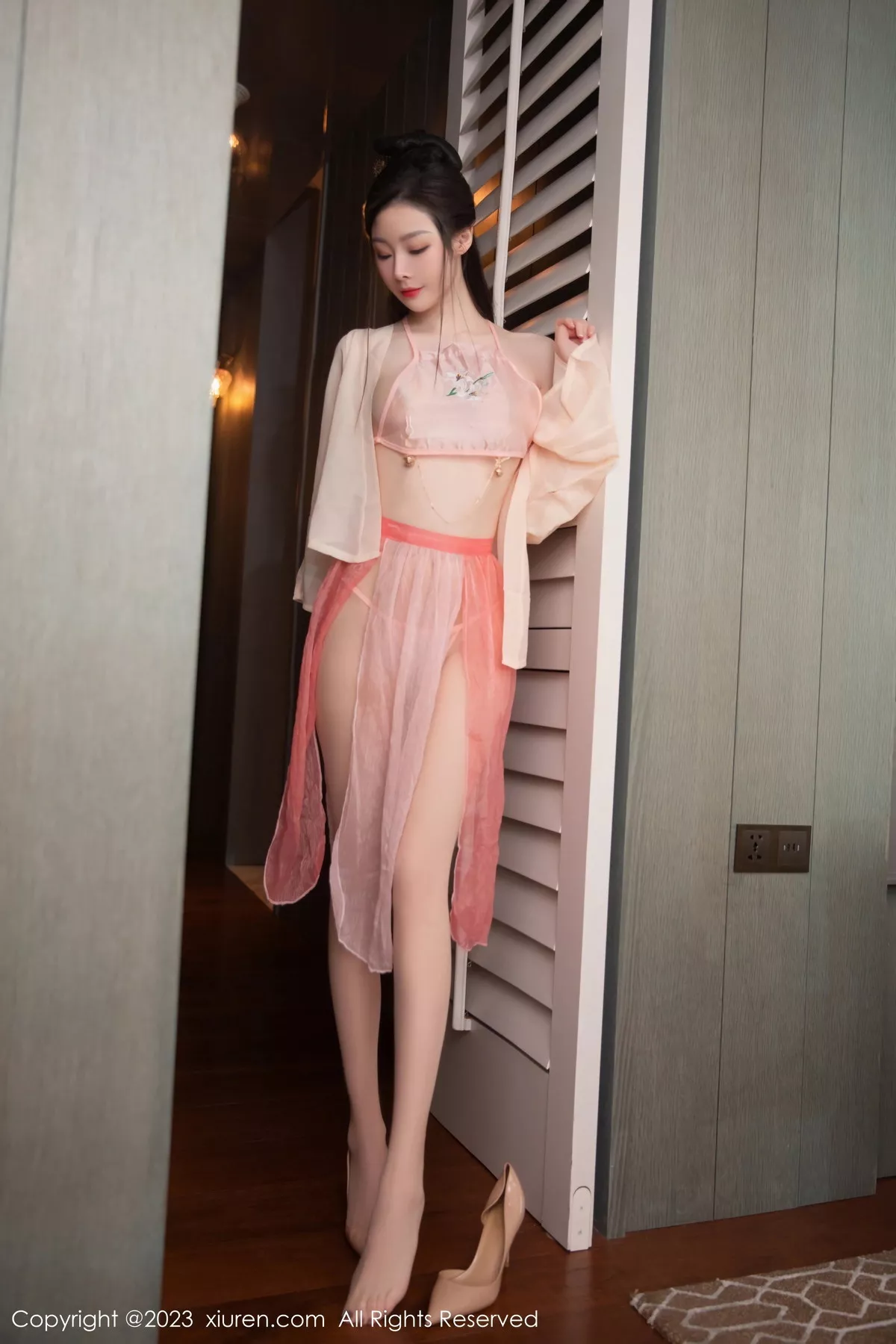 [XiuRen秀人网] 2023.07.13 No.7075 是小逗逗 古典薄纱 [79P] NO.7