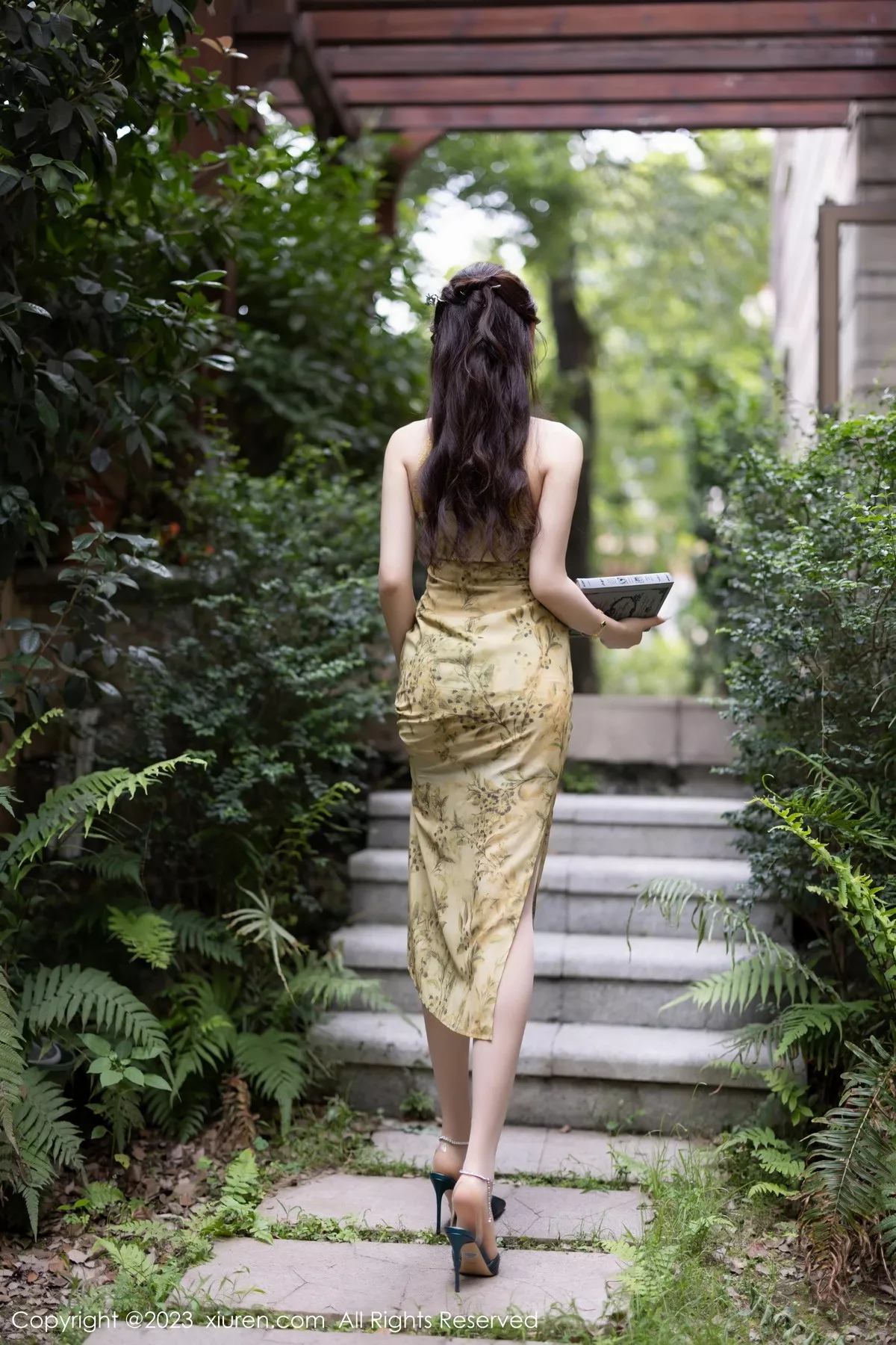 [XiuRen秀人网] 2023.07.14 No.7083 徐莉芝Booty 长裙美腿 [81P] NO.6