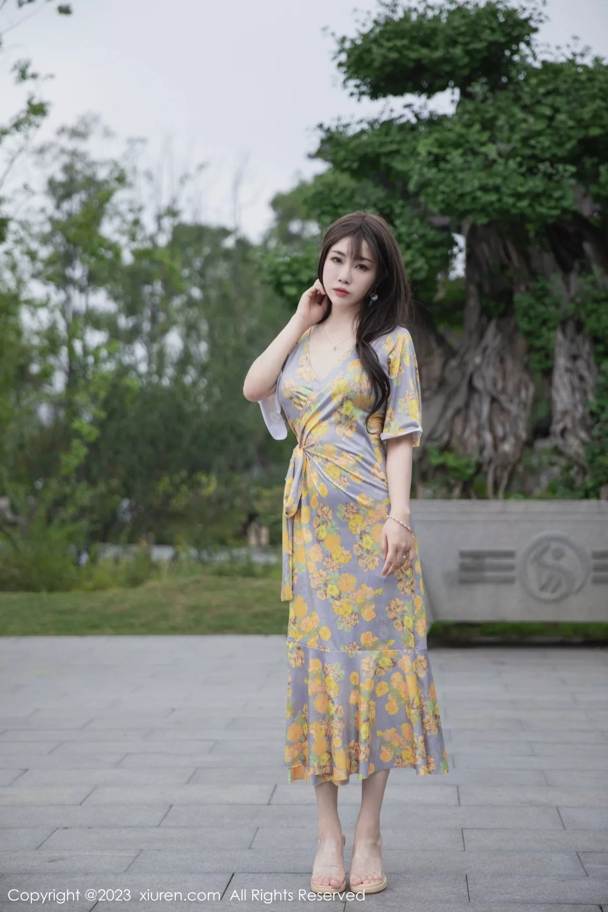 [XiuRen秀人网] 2023.06.20 No.6949 严利娅Yuliya 长裙美腿 [84P] NO.8