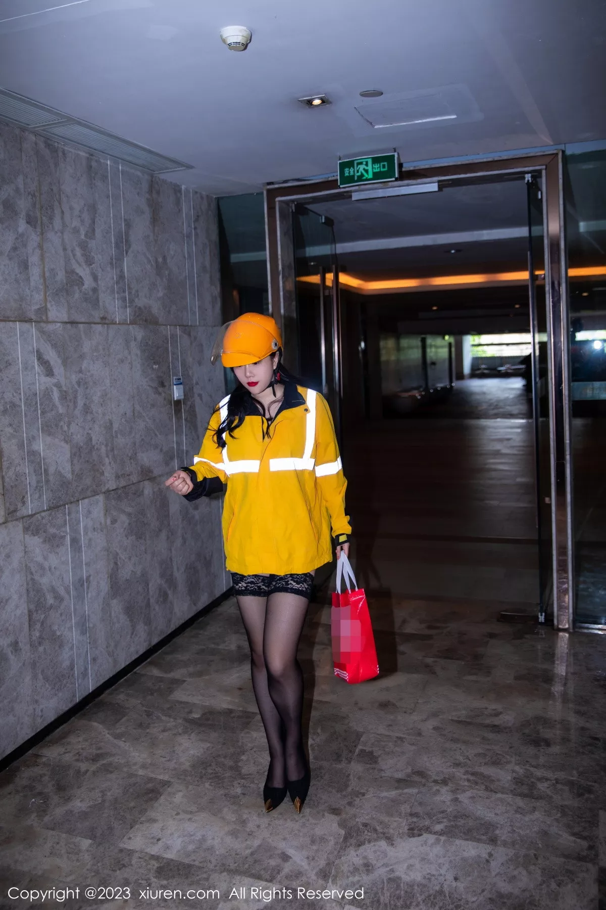 [XiuRen秀人网] 2023.07.18 No.7093 王婉悠Queen 情趣黑丝 [91P] NO.9