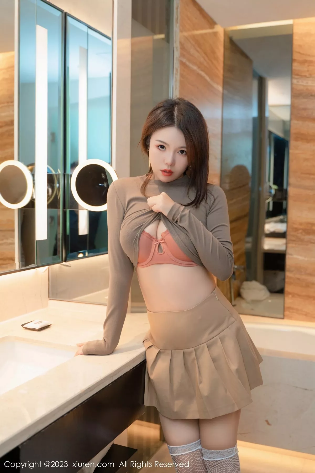 [XiuRen秀人网] 2023.06.26 No.6972 陆萱雅 丝袜美腿 [56P] NO.9