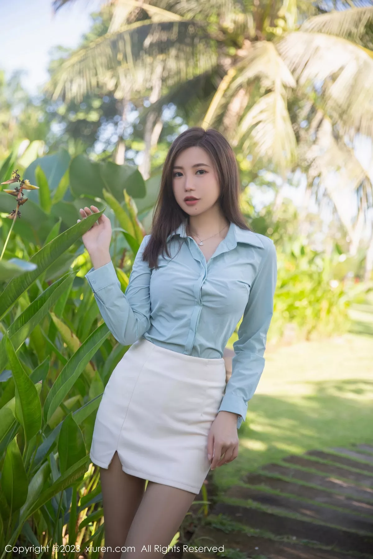 [XiuRen秀人网] 2023.07.28 No.7152 绮里嘉ula 短裙丝袜 [80P] NO.1