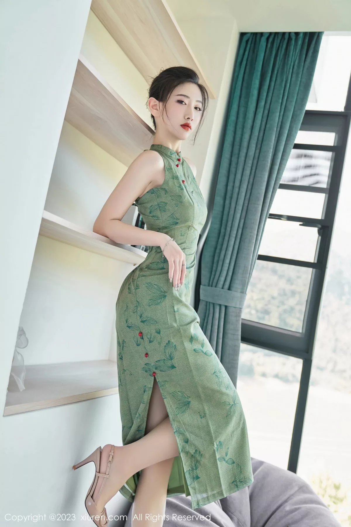 [XiuRen秀人网] 2023.08.03 No.7181 沈青黛 旗袍美腿 [98P] NO.2