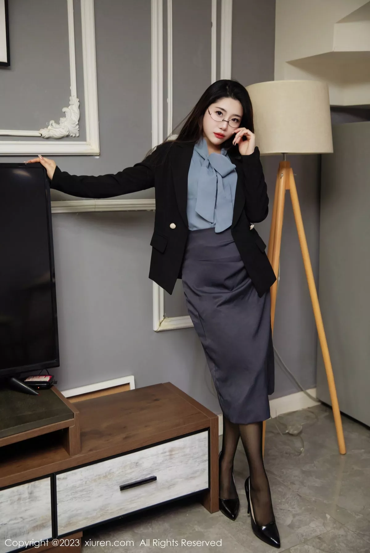 [XiuRen秀人网] 2023.08.03 No.7179 严利娅Yuliya 黑丝短裙 [82P] NO.6