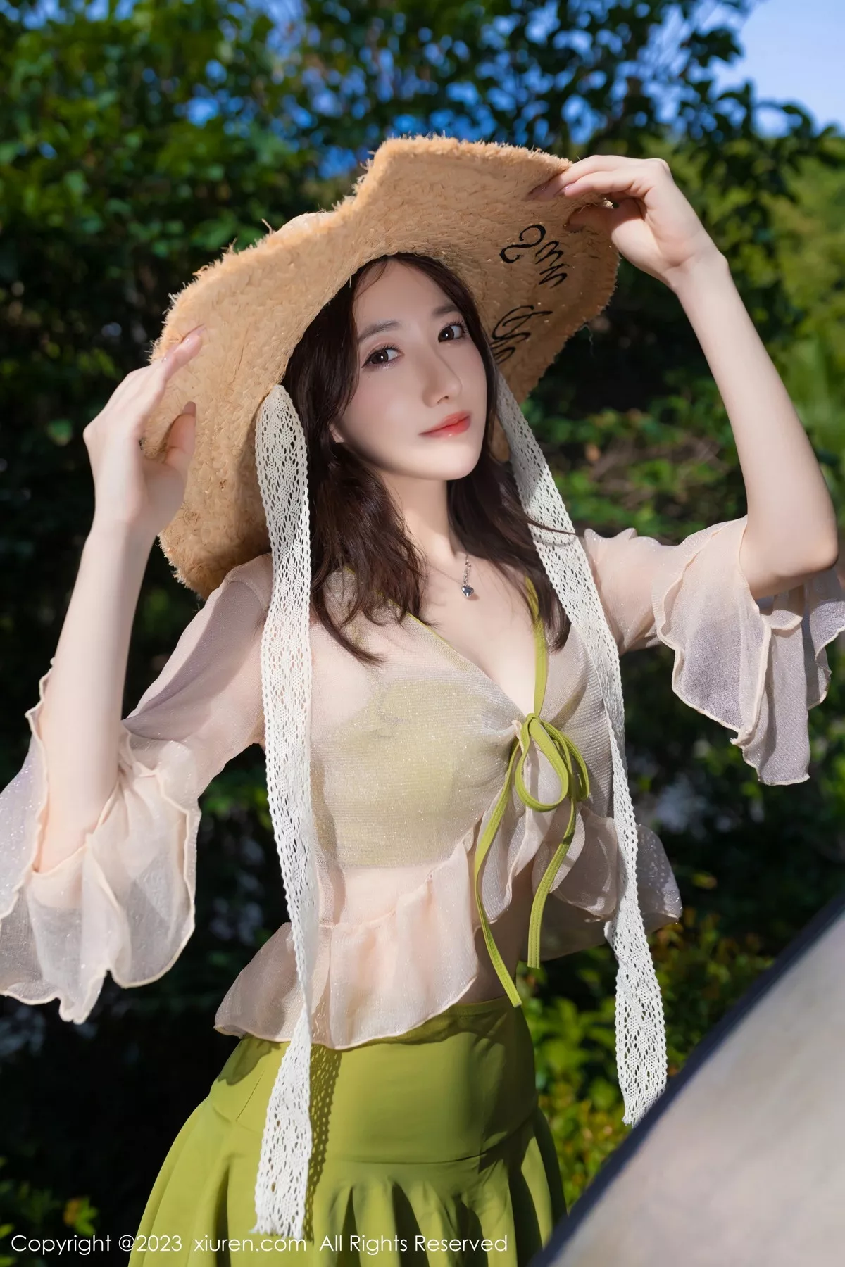 [XiuRen秀人网] 2023.08.04 No.7189 鱼子酱Fish 户外美腿 [80P] NO.1