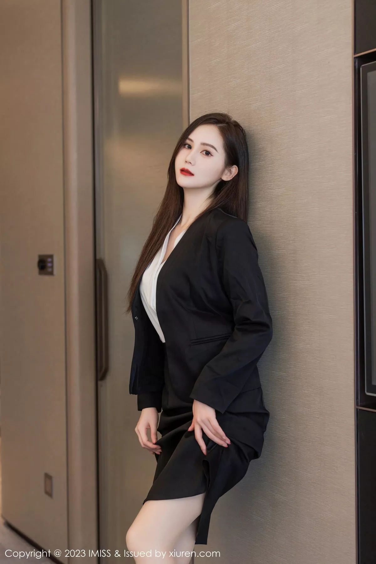 [IMISS爱蜜社] 2023.08.07 VOL.739 SISY思 OL美腿 [47P] NO.5