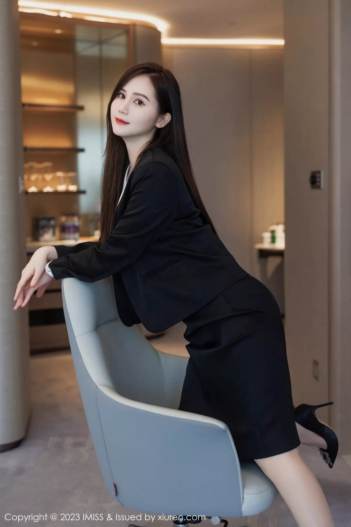 [IMISS爱蜜社] 2023.08.07 VOL.739 SISY思 OL美腿 [47P] NO.10