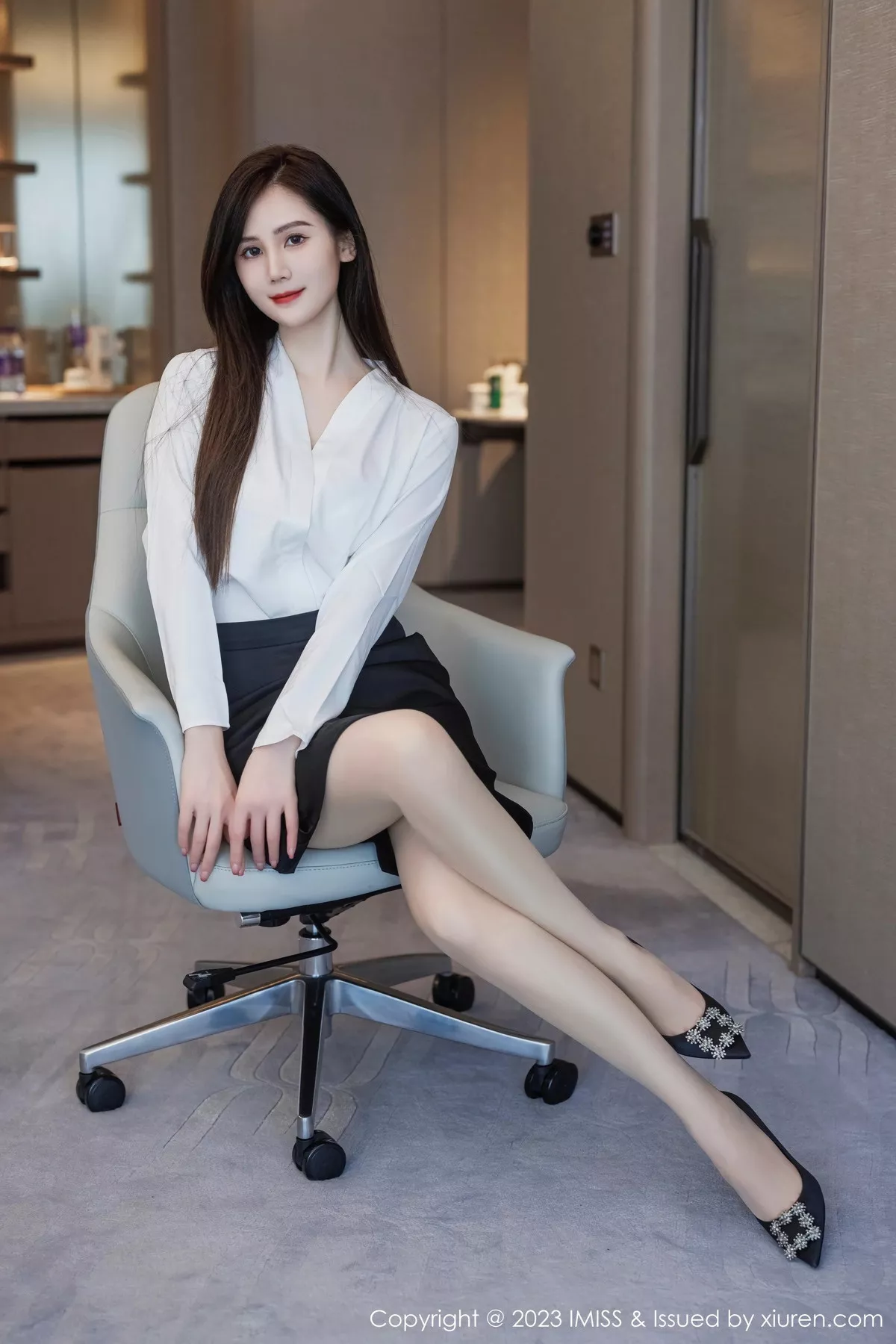 [IMISS爱蜜社] 2023.08.07 VOL.739 SISY思 OL美腿 [47P] NO.12