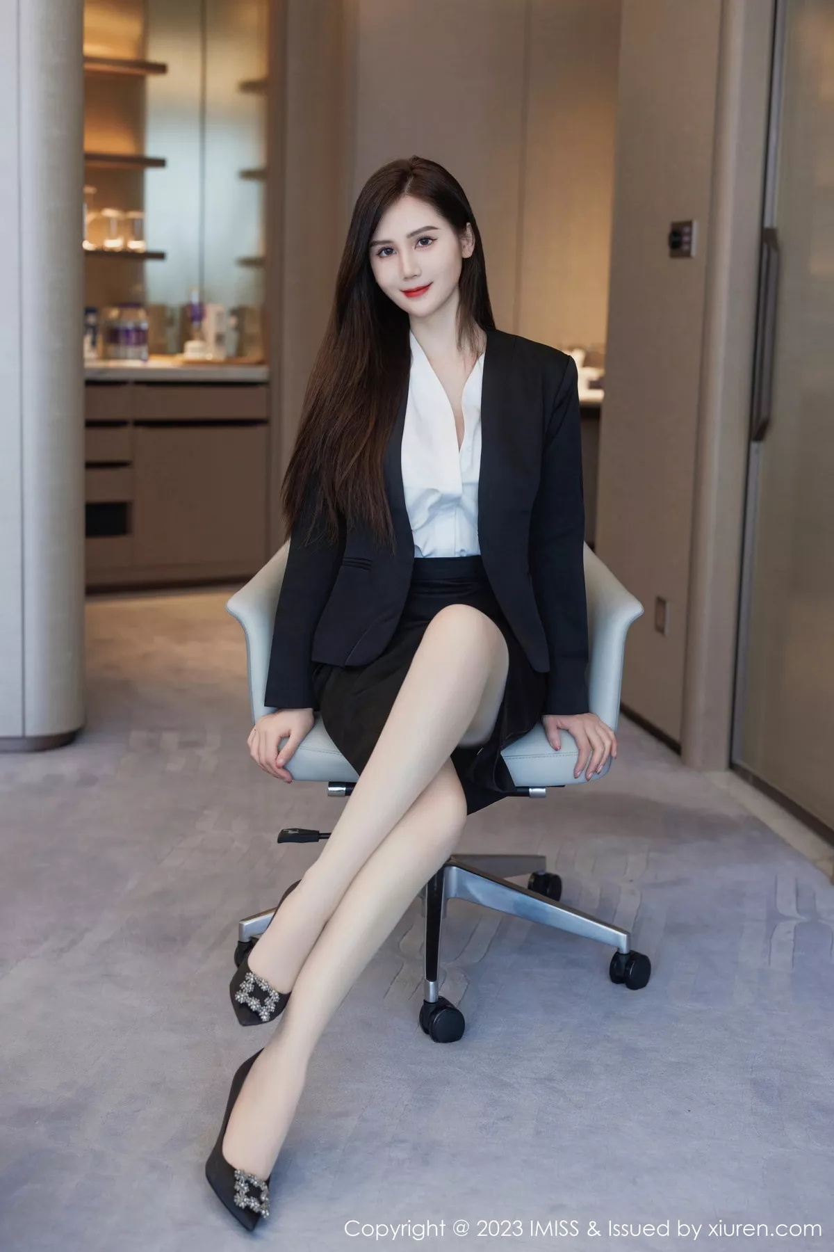 [IMISS爱蜜社] 2023.08.07 VOL.739 SISY思 OL美腿 [47P] NO.8