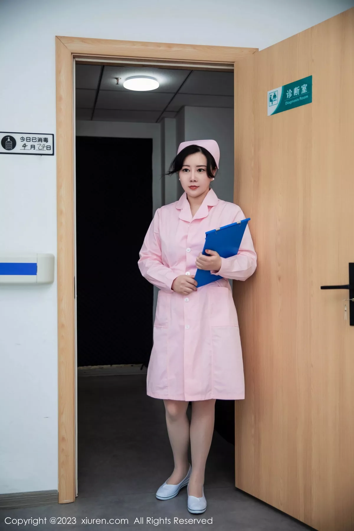 [XiuRen秀人网] 2023.08.08 No.7199 王婉悠Queen 护士服美臀 [81P] NO.2