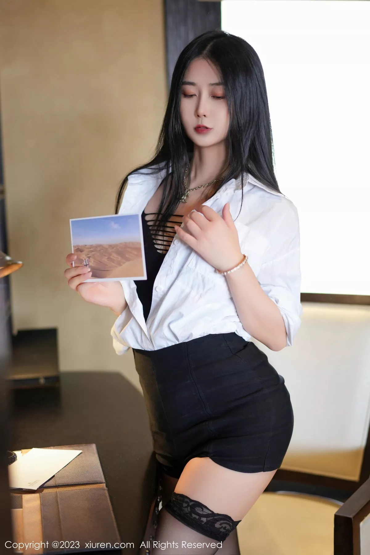 [XiuRen秀人网] 2023.08.11 No.7215 laura阿姣 短裙美腿 [60P] NO.7