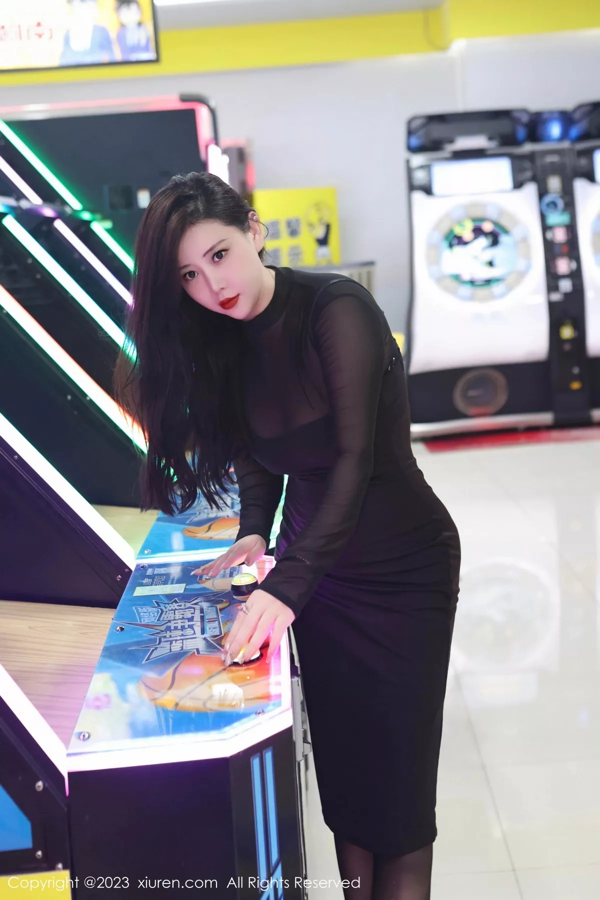 [XiuRen秀人网] 2023.08.14 No.7230 王婉悠Queen 黑丝丰腴 [71P] NO.2