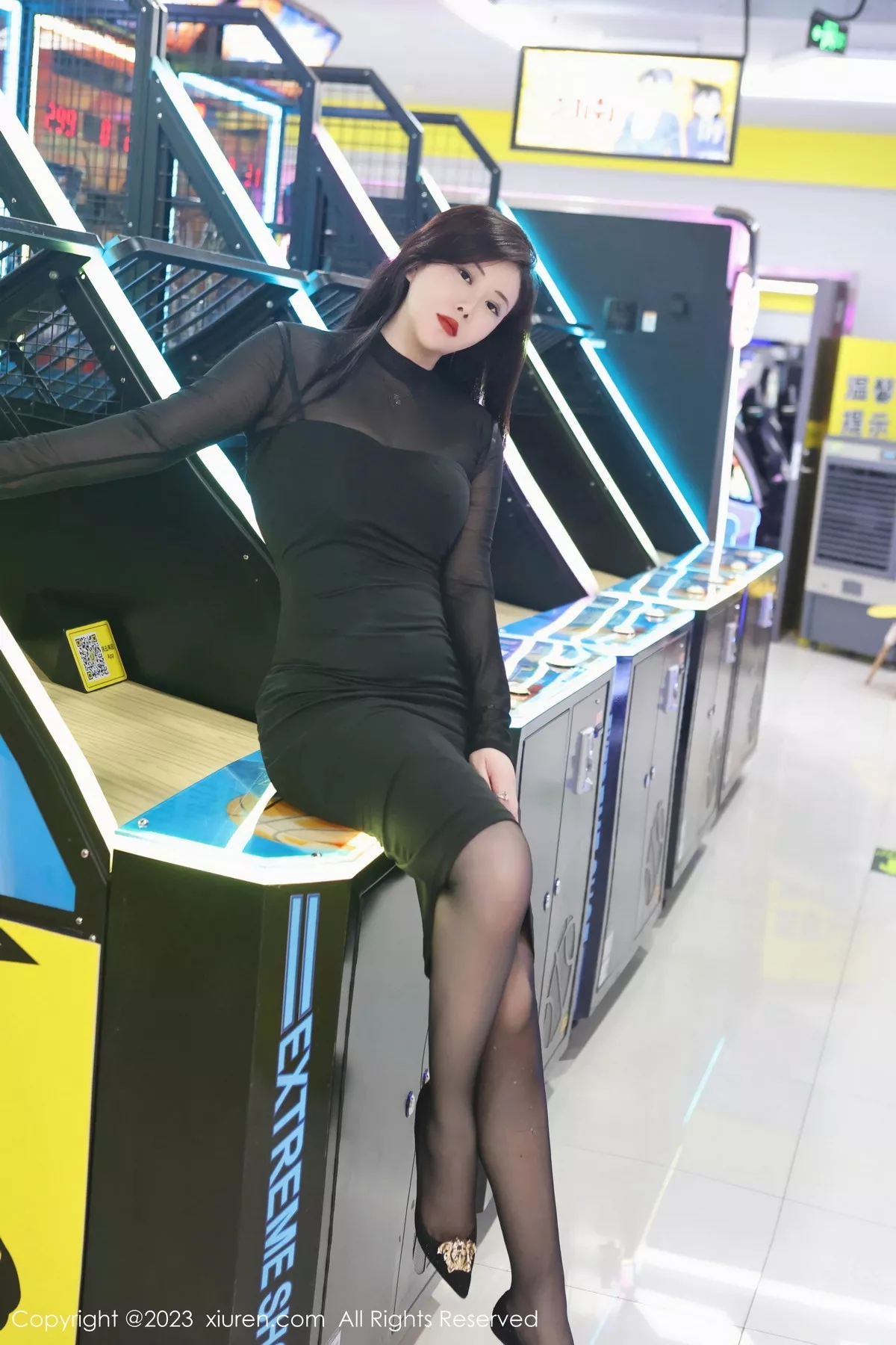 [XiuRen秀人网] 2023.08.14 No.7230 王婉悠Queen 黑丝丰腴 [71P] NO.7