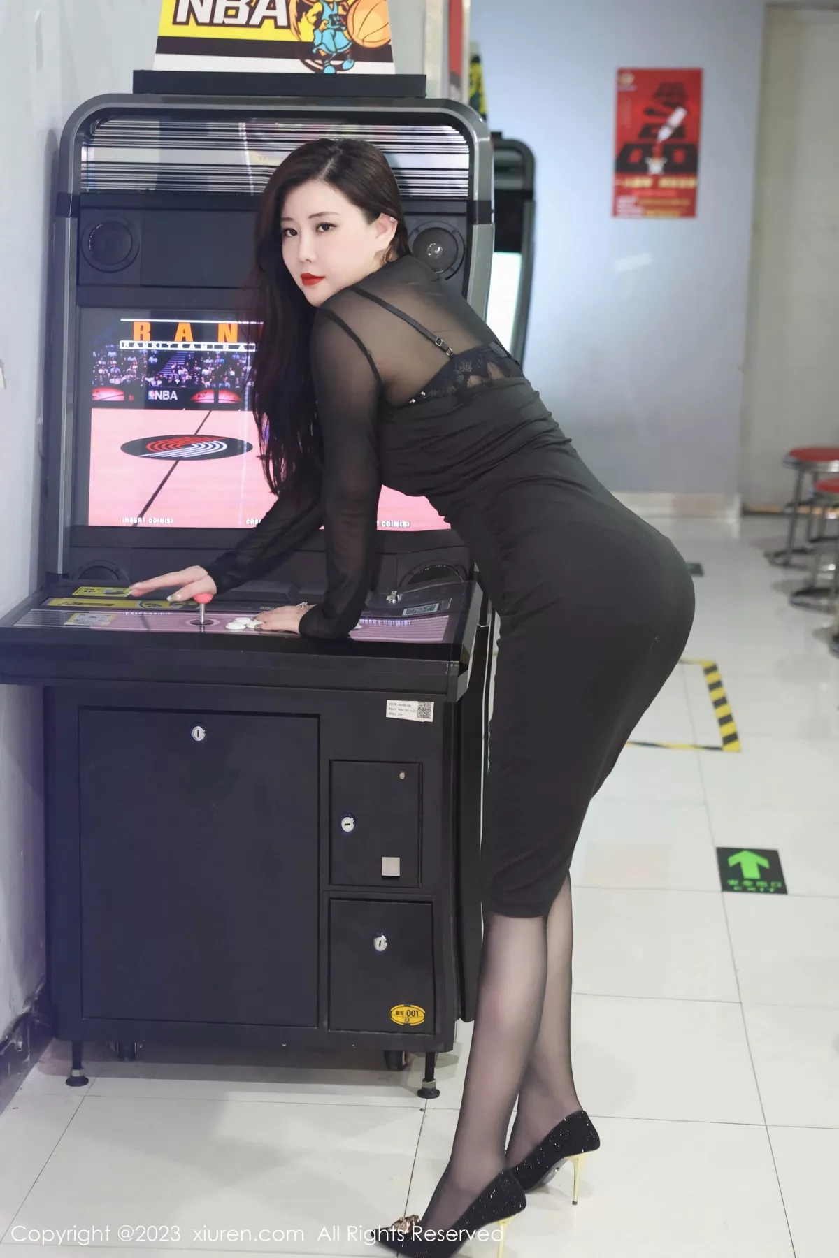 [XiuRen秀人网] 2023.08.14 No.7230 王婉悠Queen 黑丝丰腴 [71P] NO.8