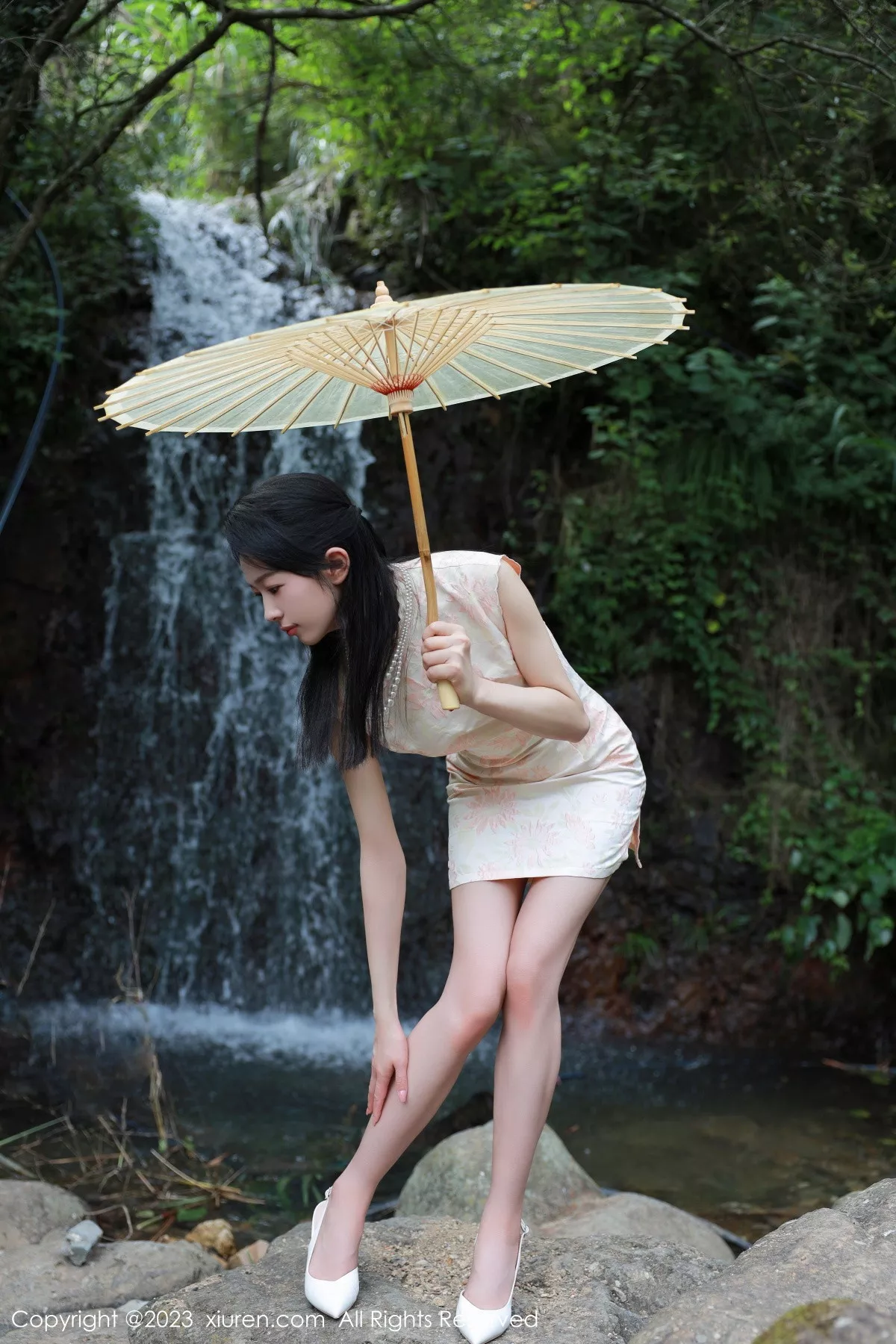 [XiuRen秀人网] 2023.08.15 No.7234 糖豆sisi 旗袍美腿 [60P] NO.5