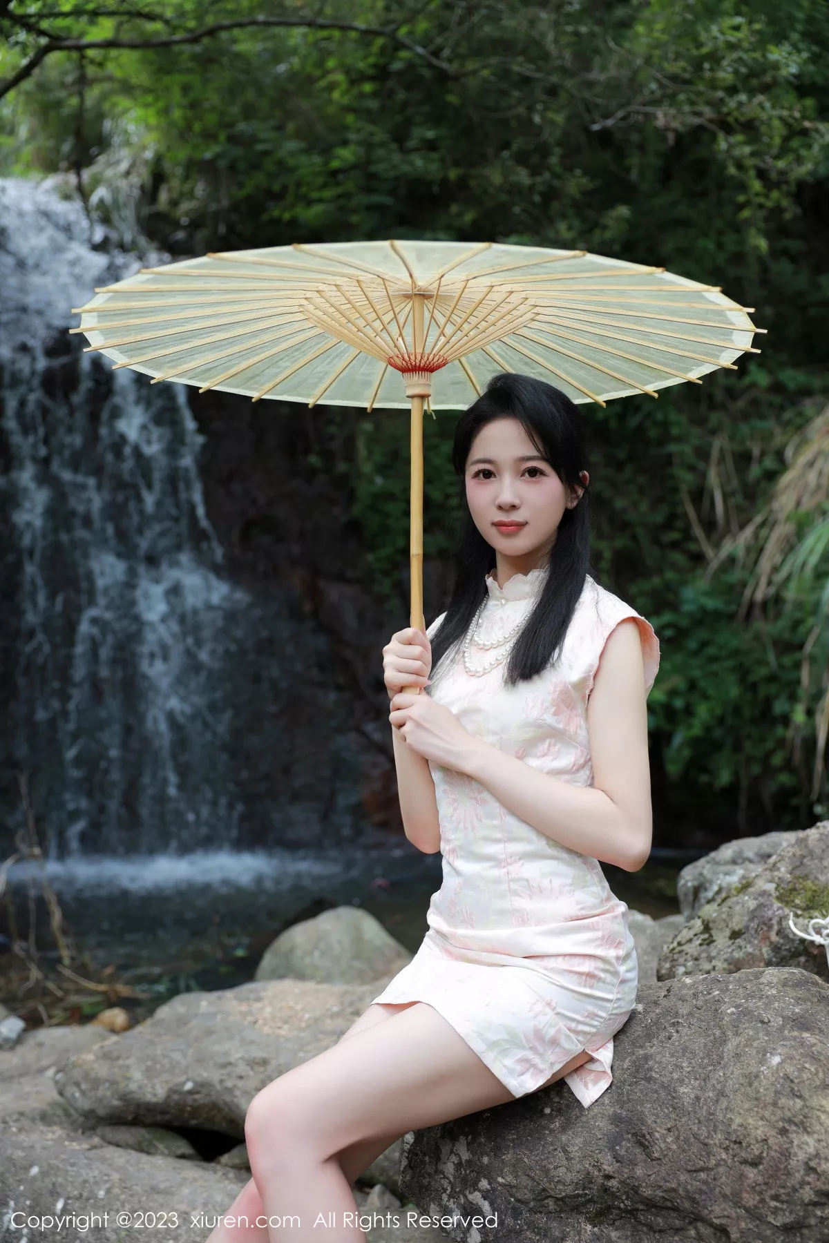 [XiuRen秀人网] 2023.08.15 No.7234 糖豆sisi 旗袍美腿 [60P] NO.6