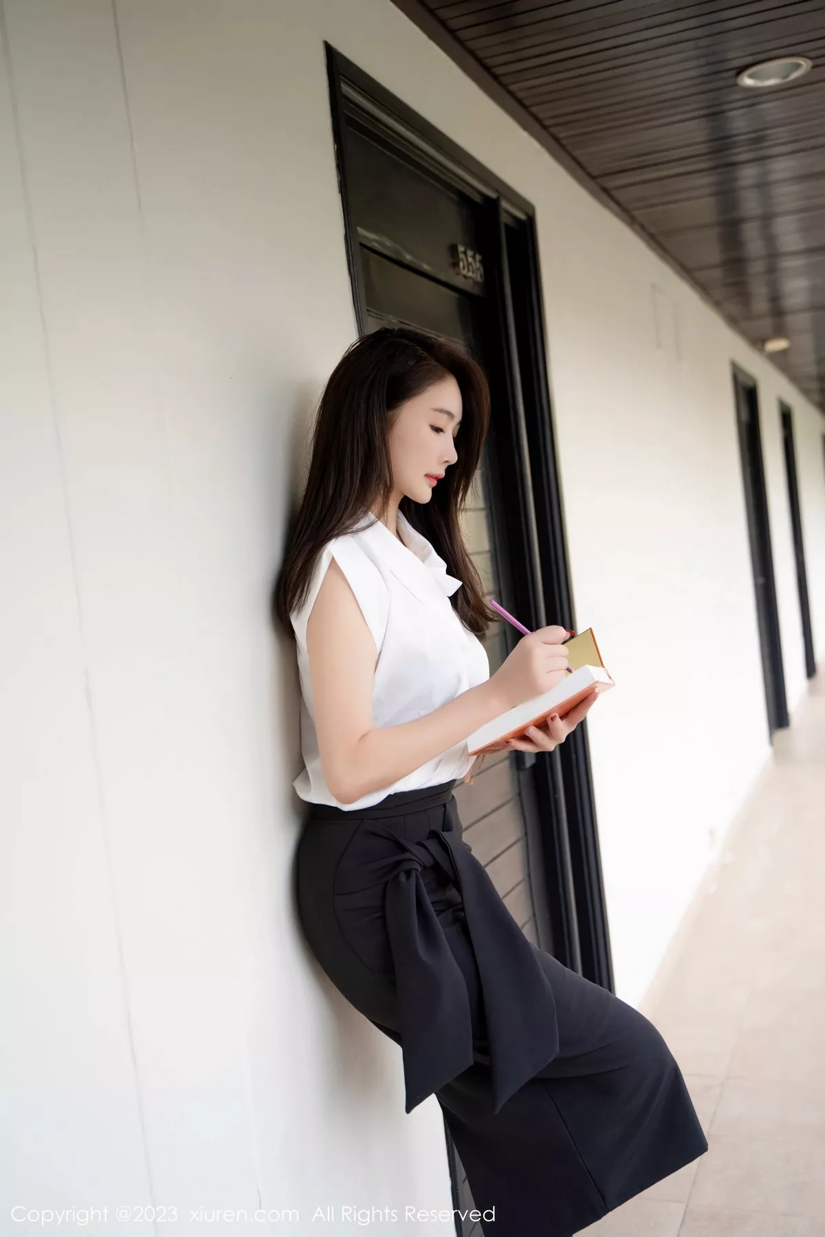 [XiuRen秀人网] 2023.08.23 No.7270 summer宝宝 白领美腿 [59P] NO.1