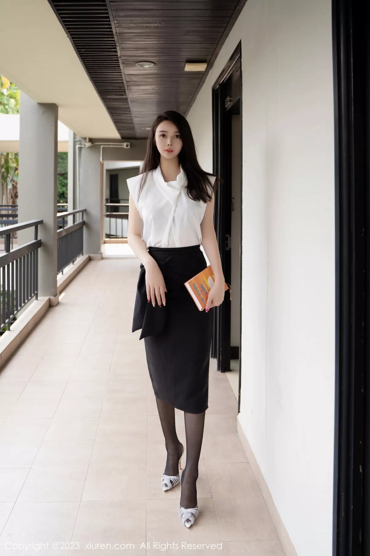 [XiuRen秀人网] 2023.08.23 No.7270 summer宝宝 白领美腿 [59P] NO.8