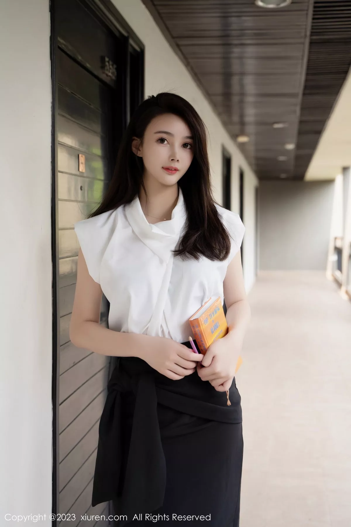 [XiuRen秀人网] 2023.08.23 No.7270 summer宝宝 白领美腿 [59P] NO.7